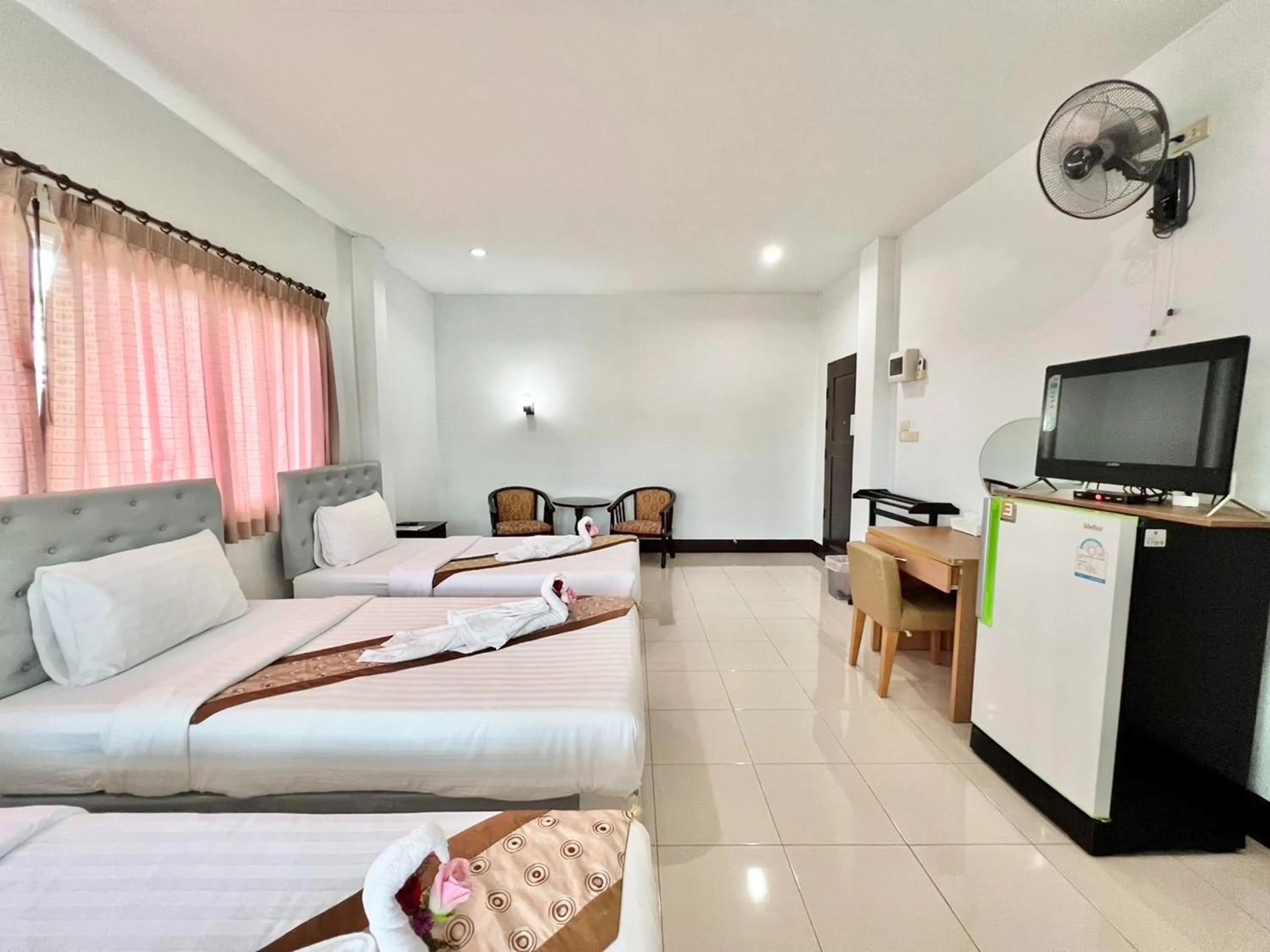 Bedroom, Bed in Ban Ton Resort