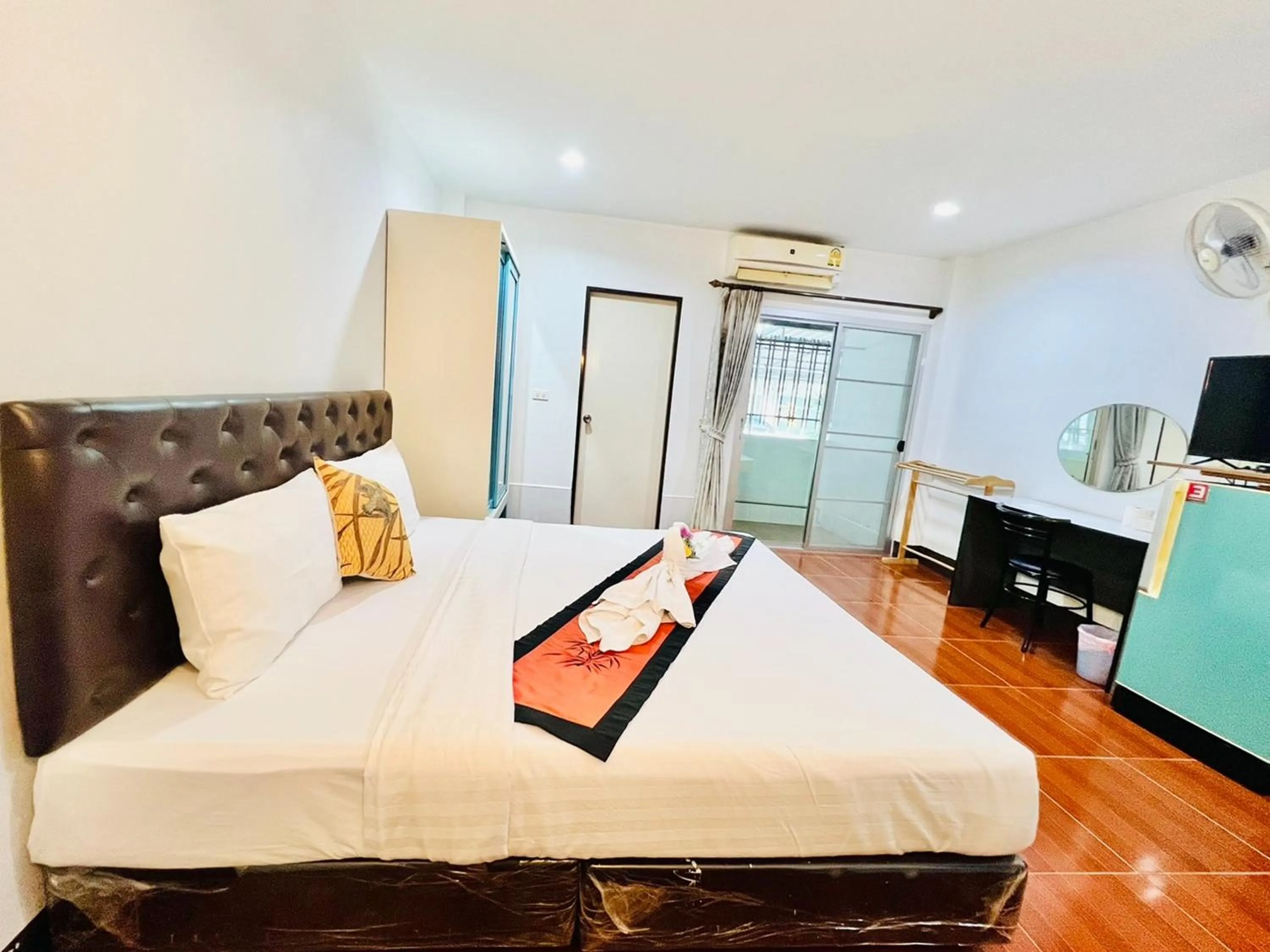 Bedroom, Bed in Ban Ton Resort