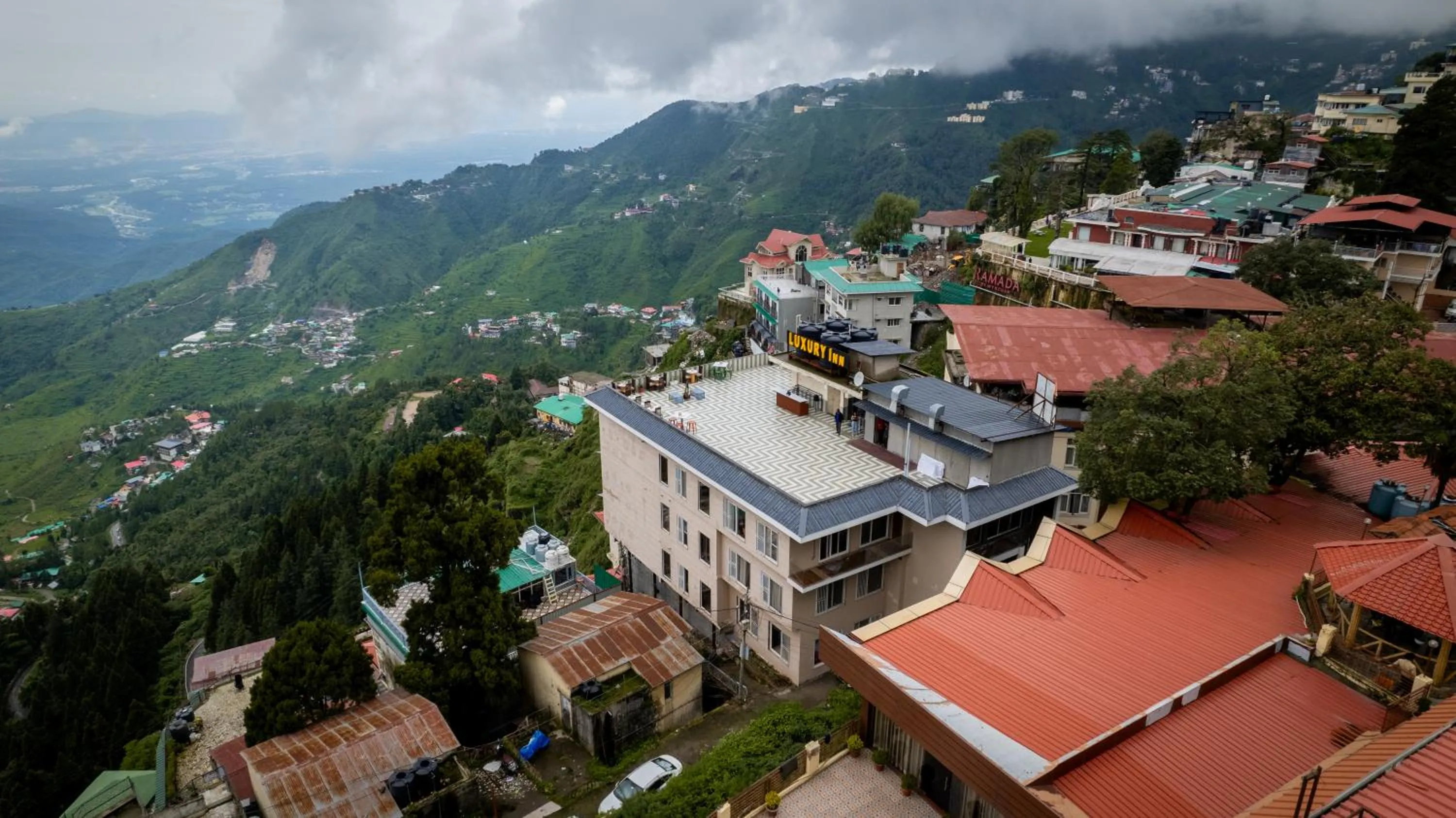 Dining area in Luxury Inn by Stotrak Hotels