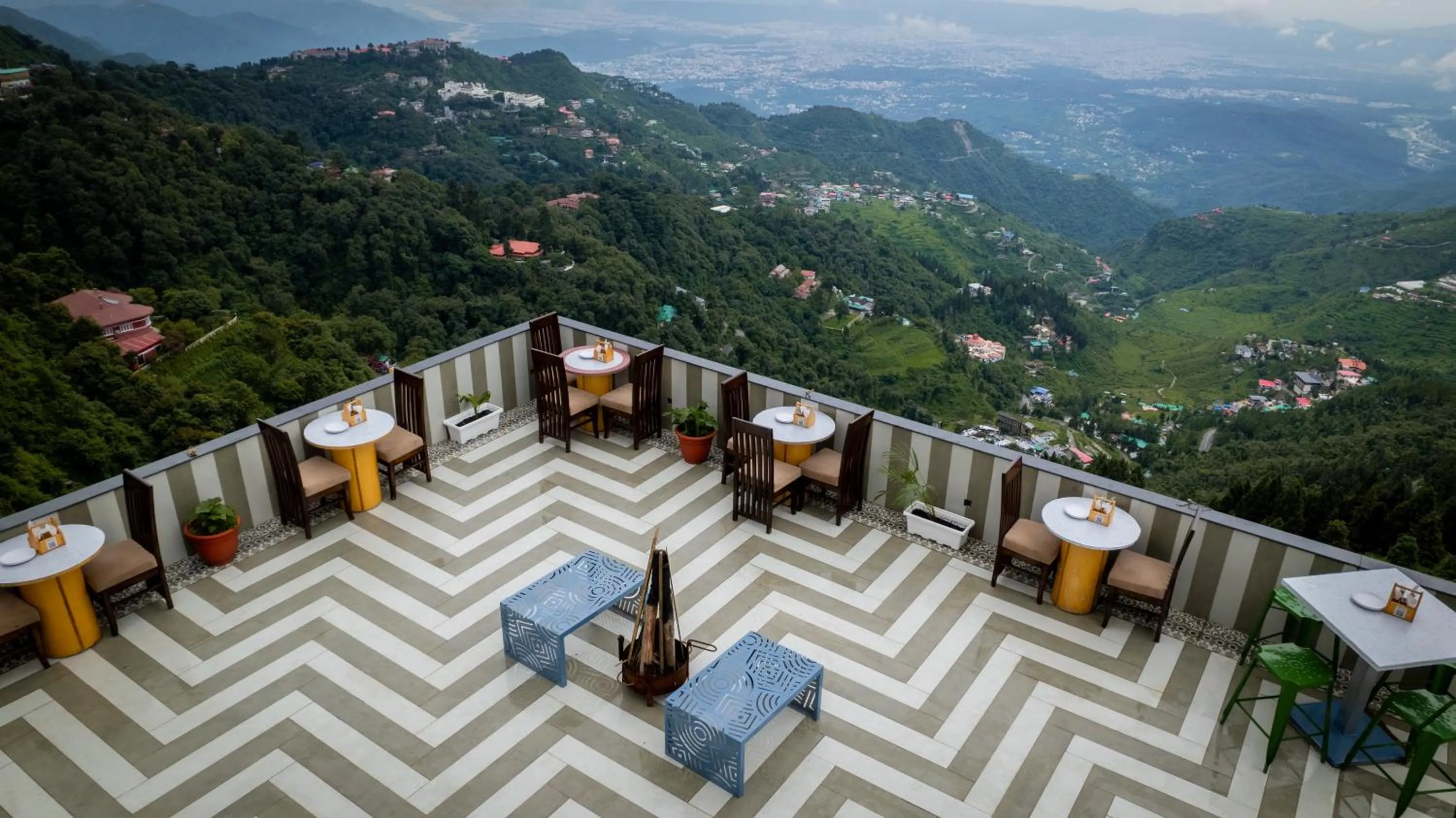 Luxury Inn by Stotrak Hotels