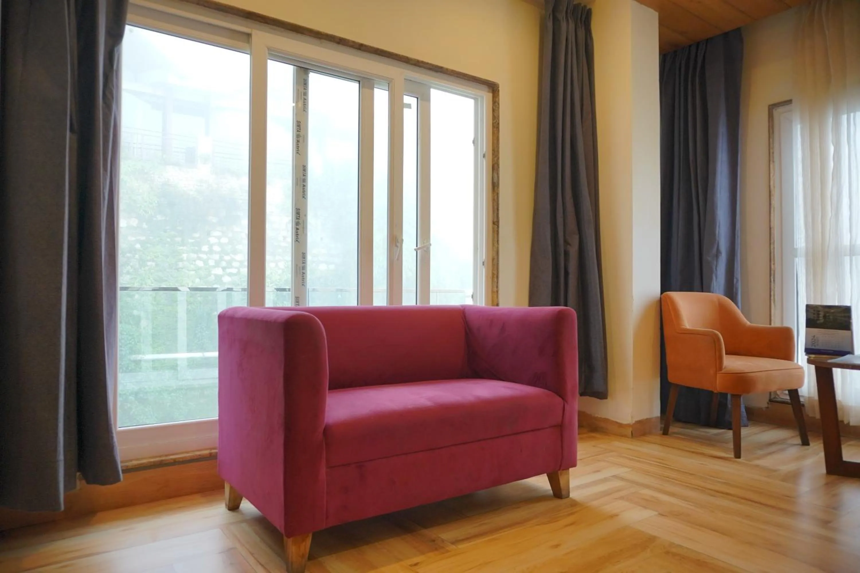 Luxury Inn by Stotrak Hotels