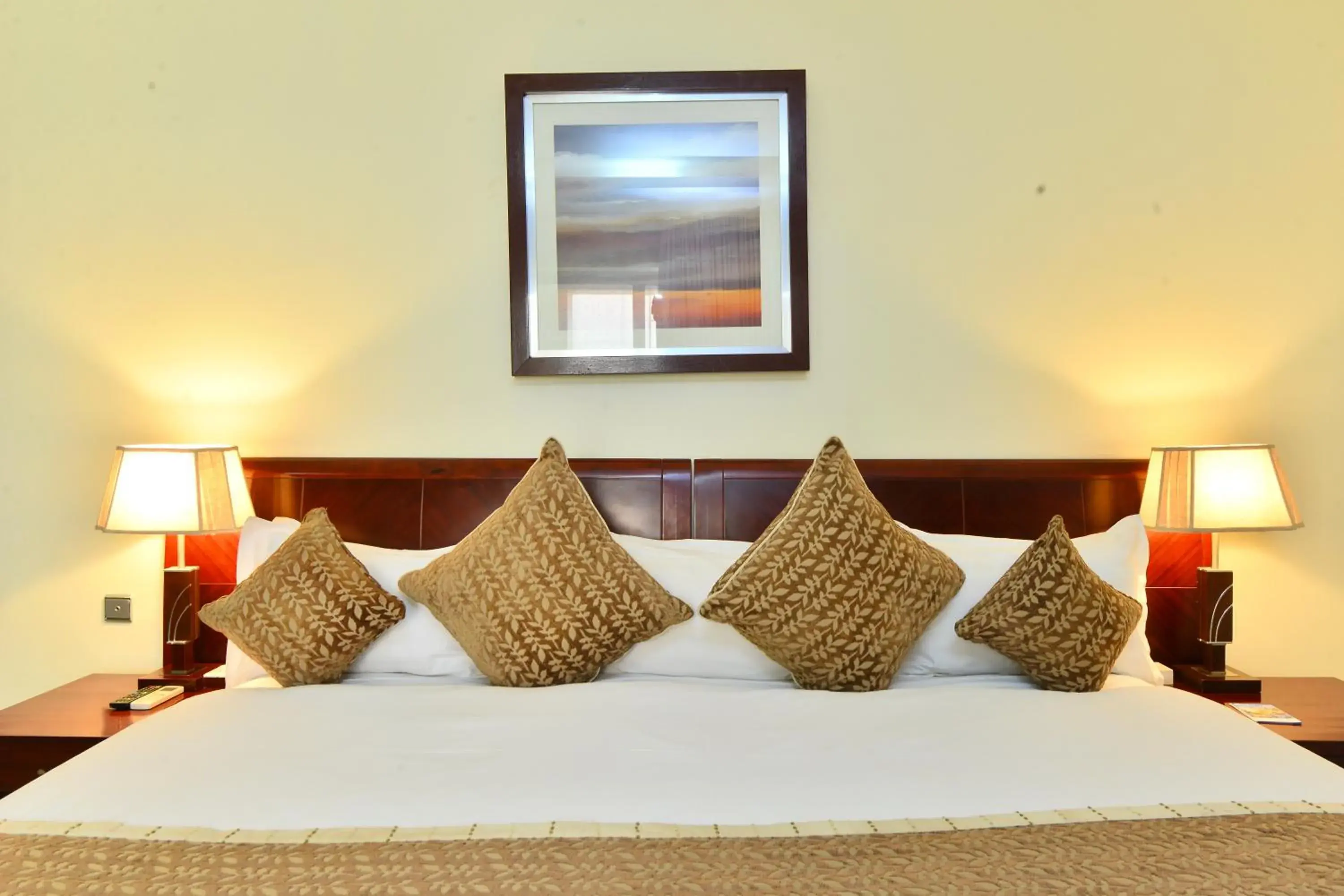 Deluxe Double Room (2 Adults + 1 Child) in The Manor Hotel Deluxe Double Room (2 Adults + 1 Child) in The Manor Hotel