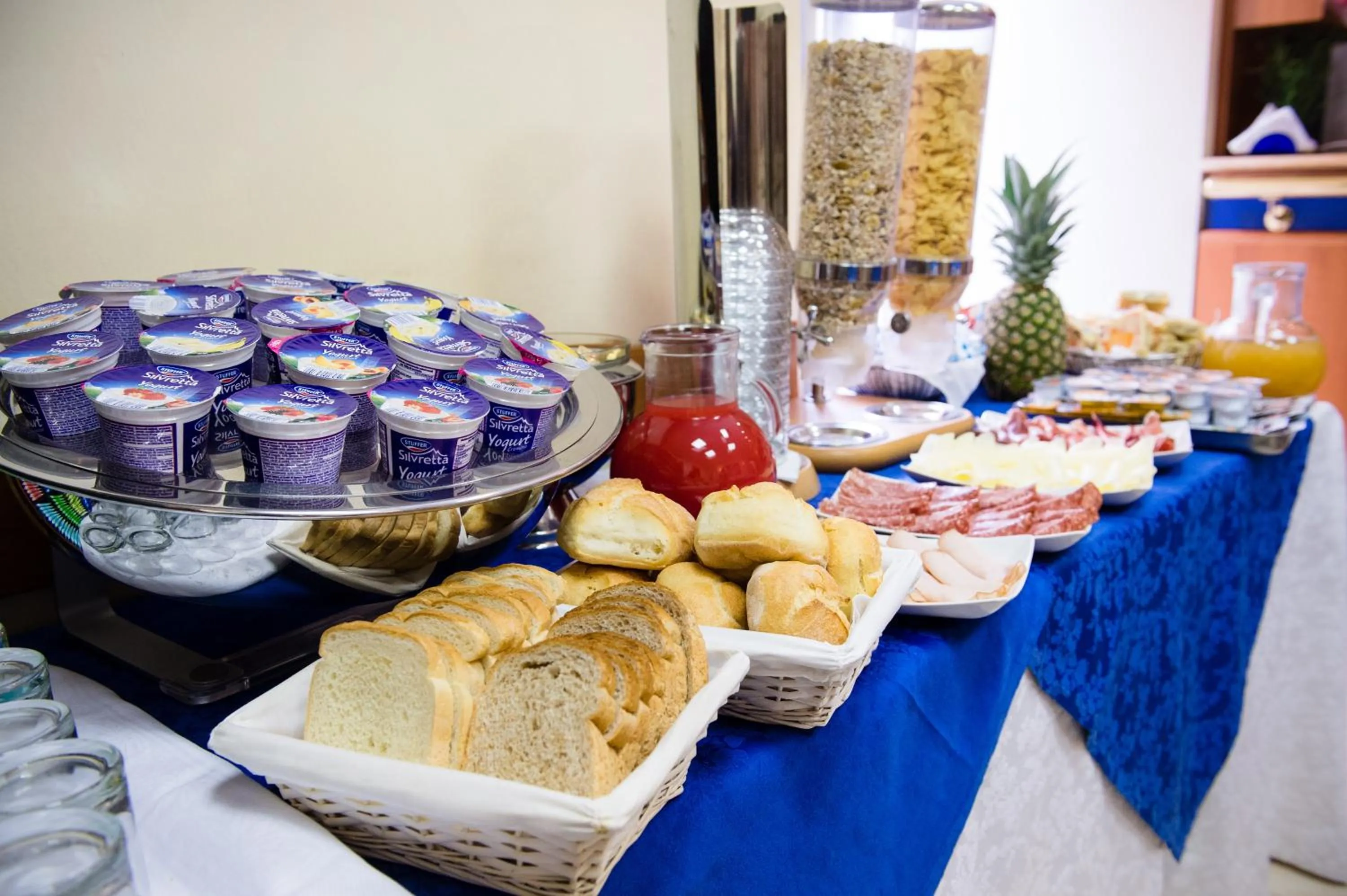 Restaurant/places to eat, Food in Hotel Amadeus