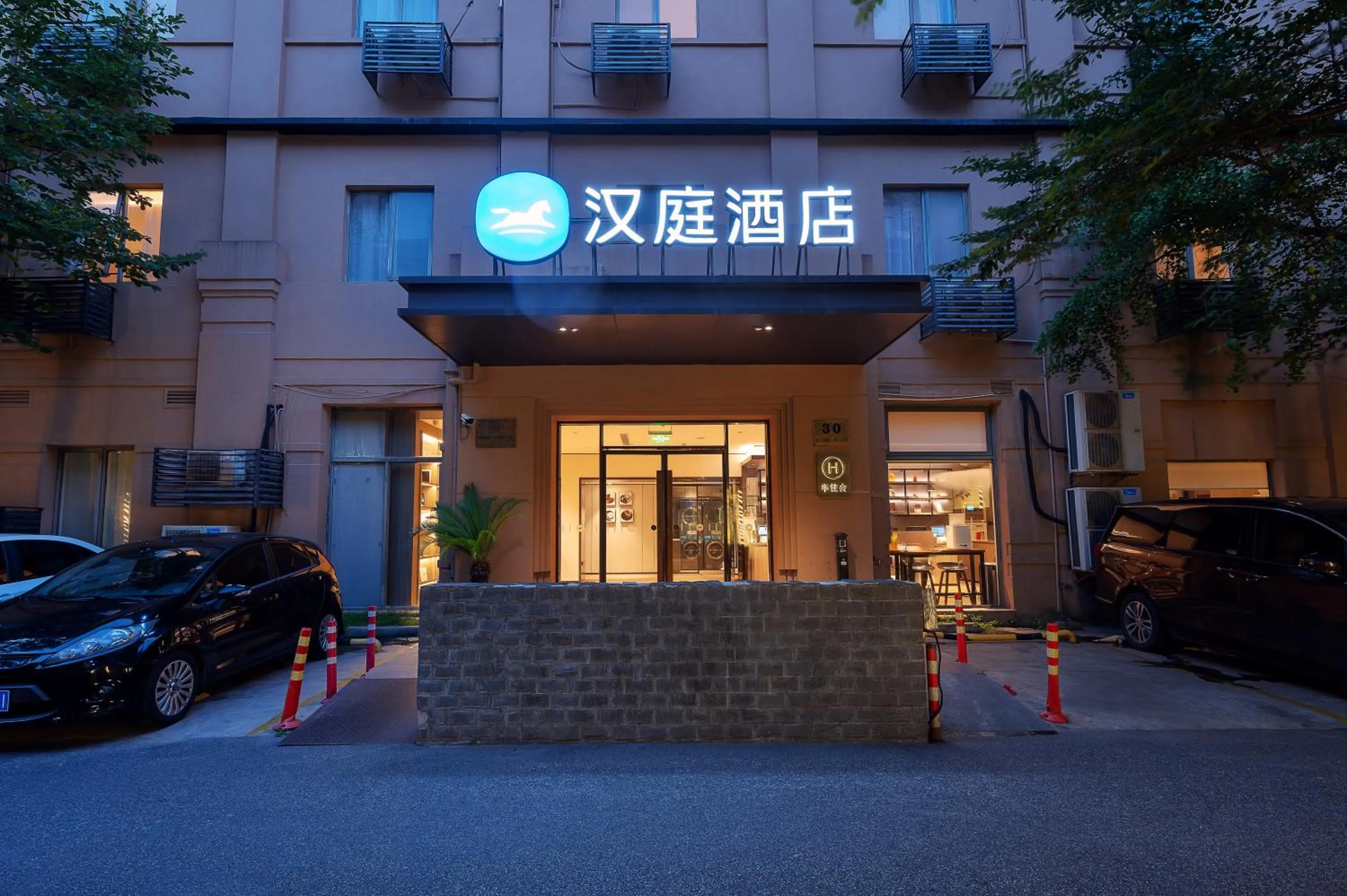 Property building in Hanting Hotel Shanghai Lujiazui Pudong South Road