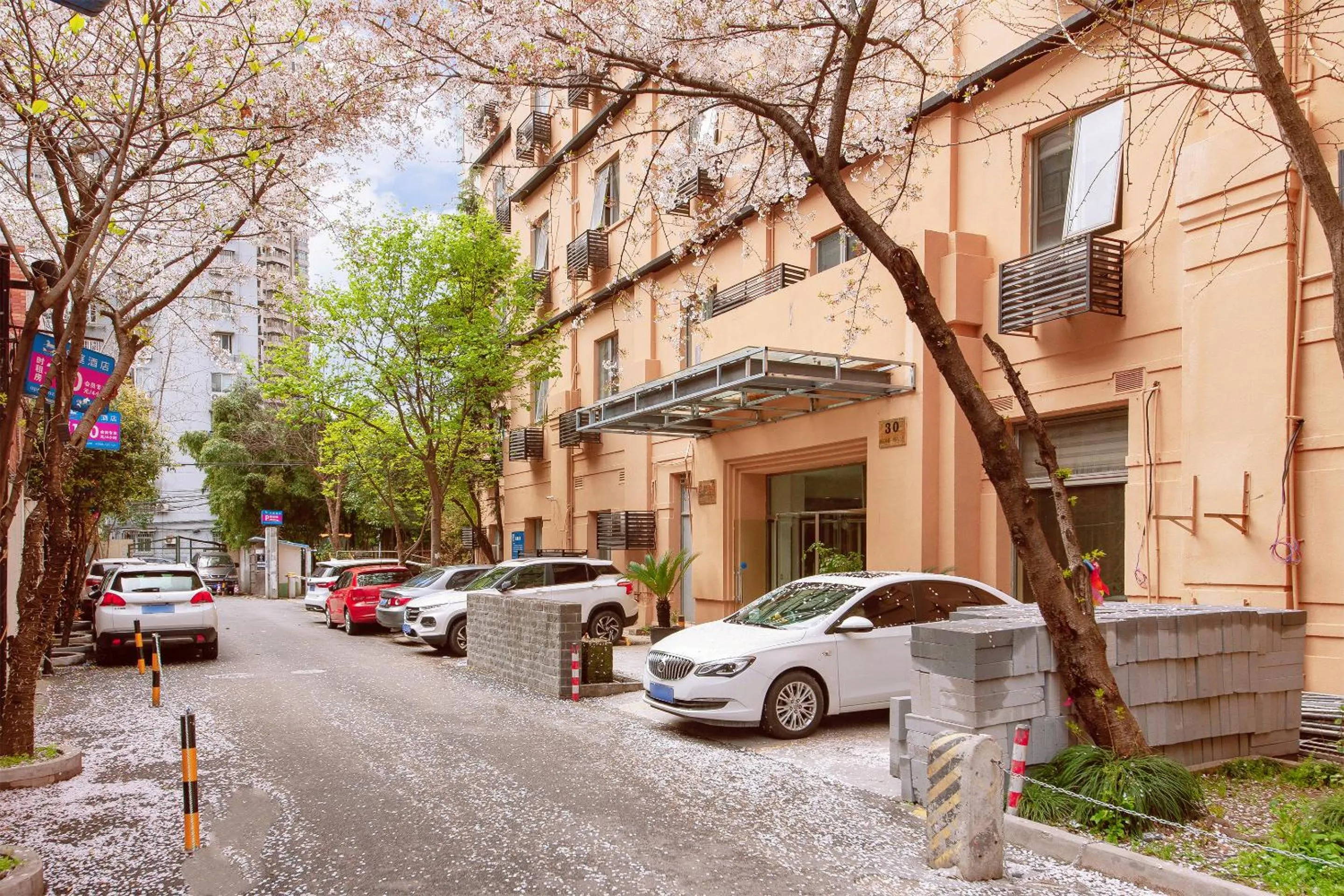 Property building in Hanting Hotel Shanghai Lujiazui Pudong South Road