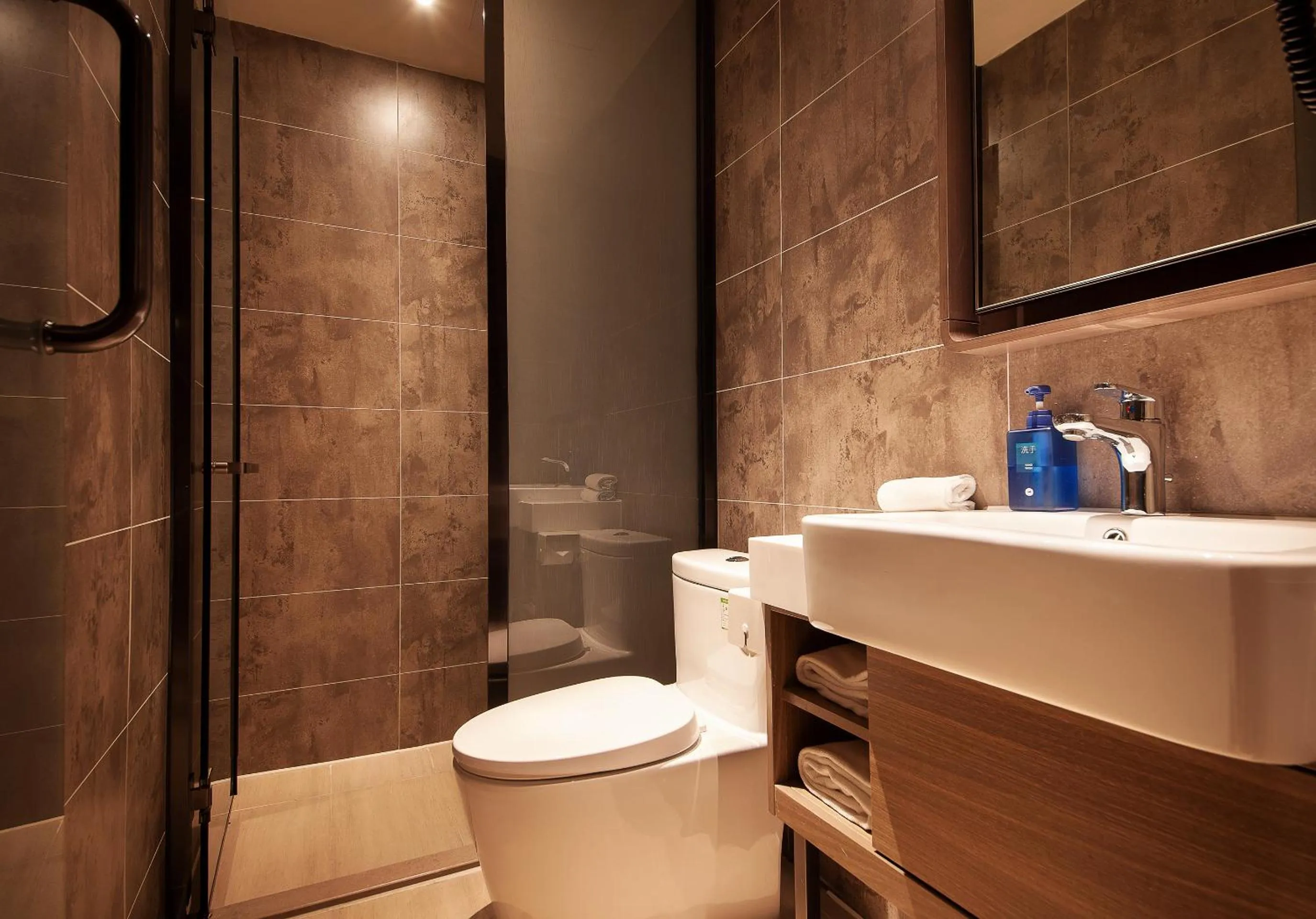 Bathroom in Hanting Hotel Shanghai Lujiazui Pudong South Road