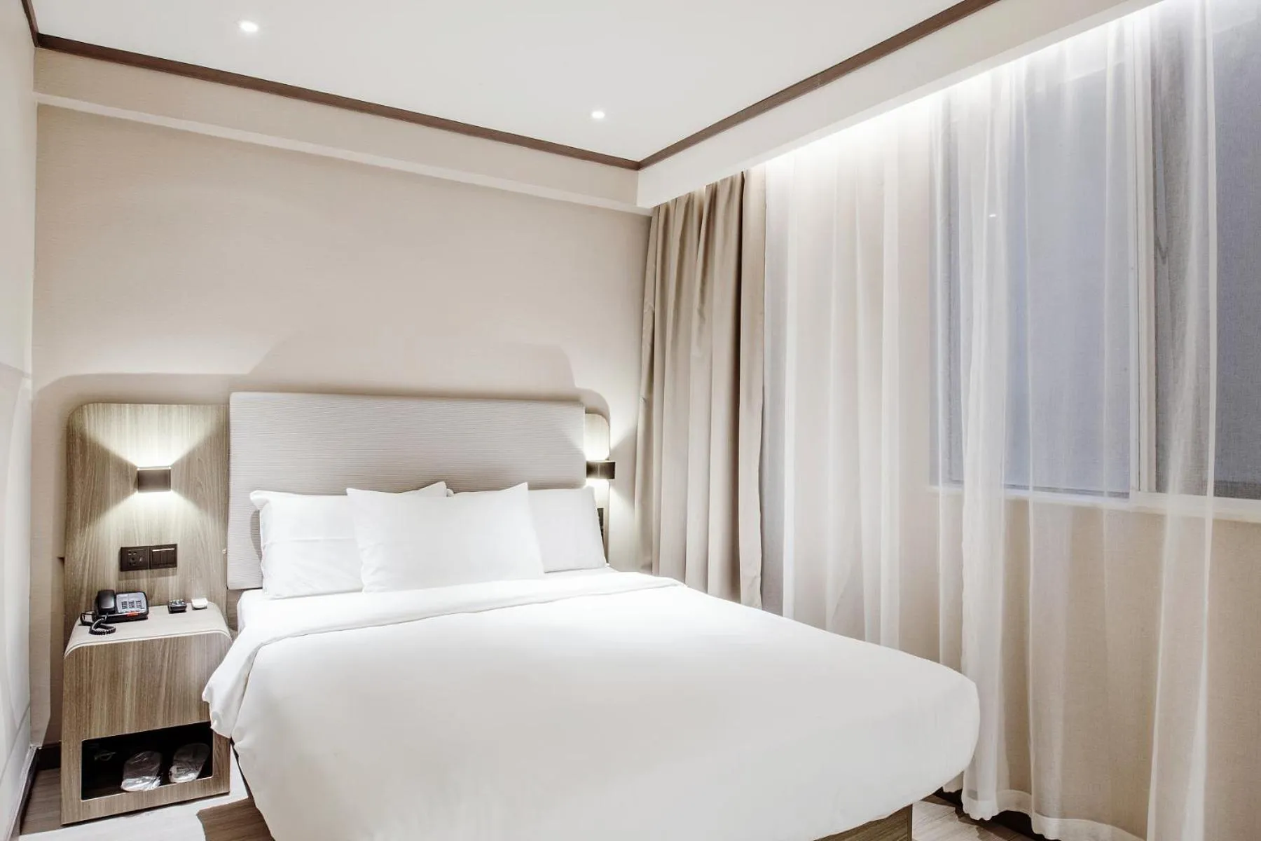 Photo of the whole room, Bed in Hanting Hotel Shanghai Lujiazui Pudong South Road