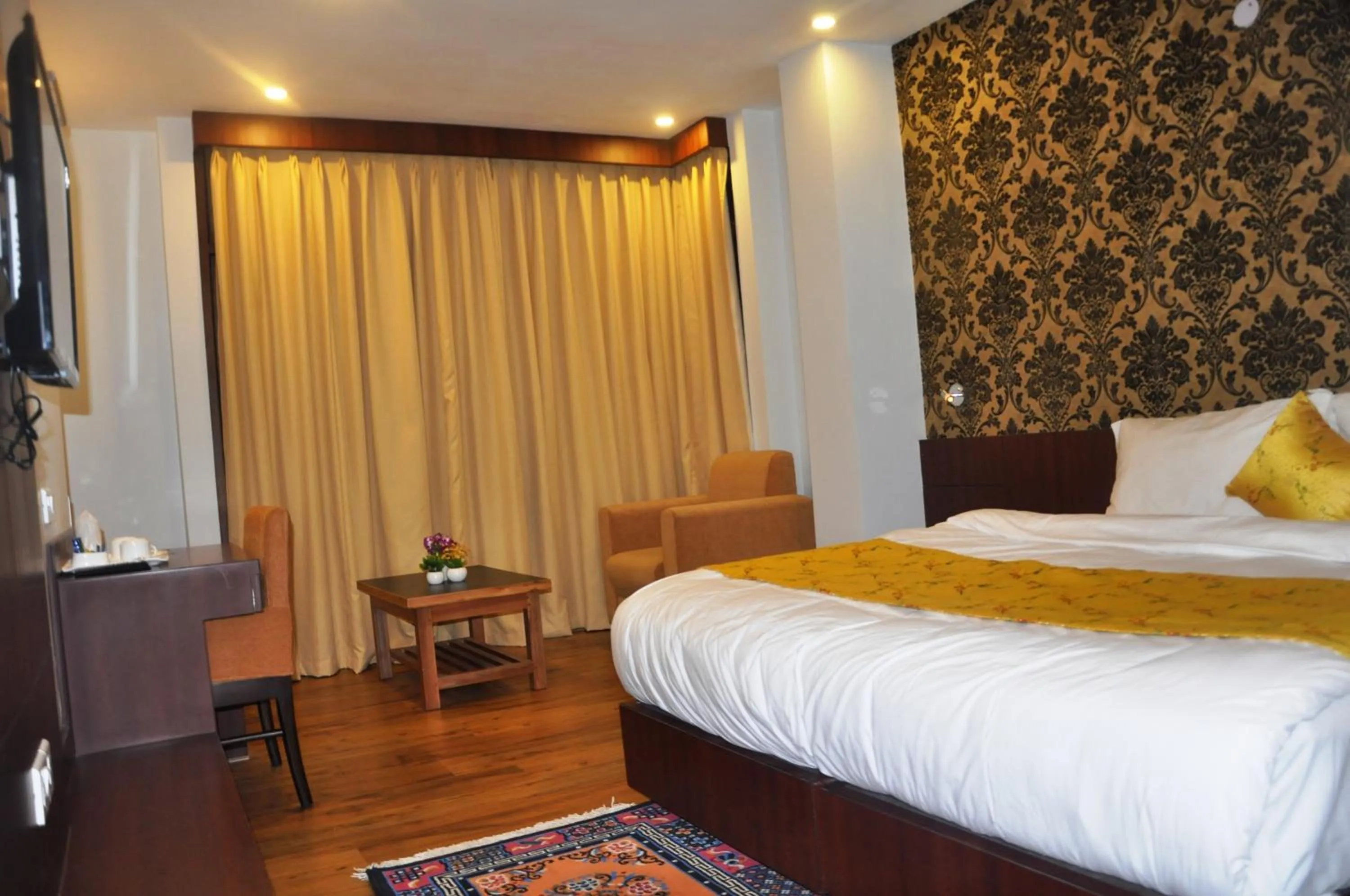 Photo of the whole room, Bed in The Golden Crest