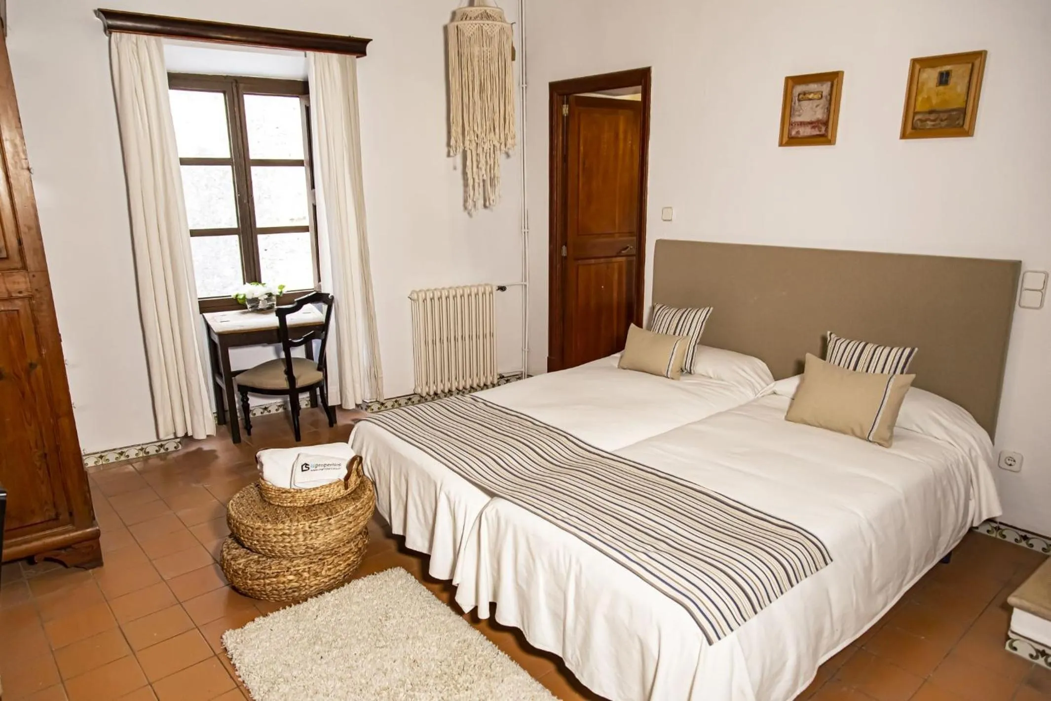 Bedroom, Bed in León de Sineu