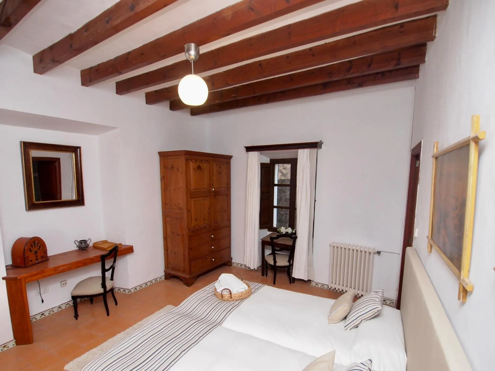 Bedroom, Bed in León de Sineu