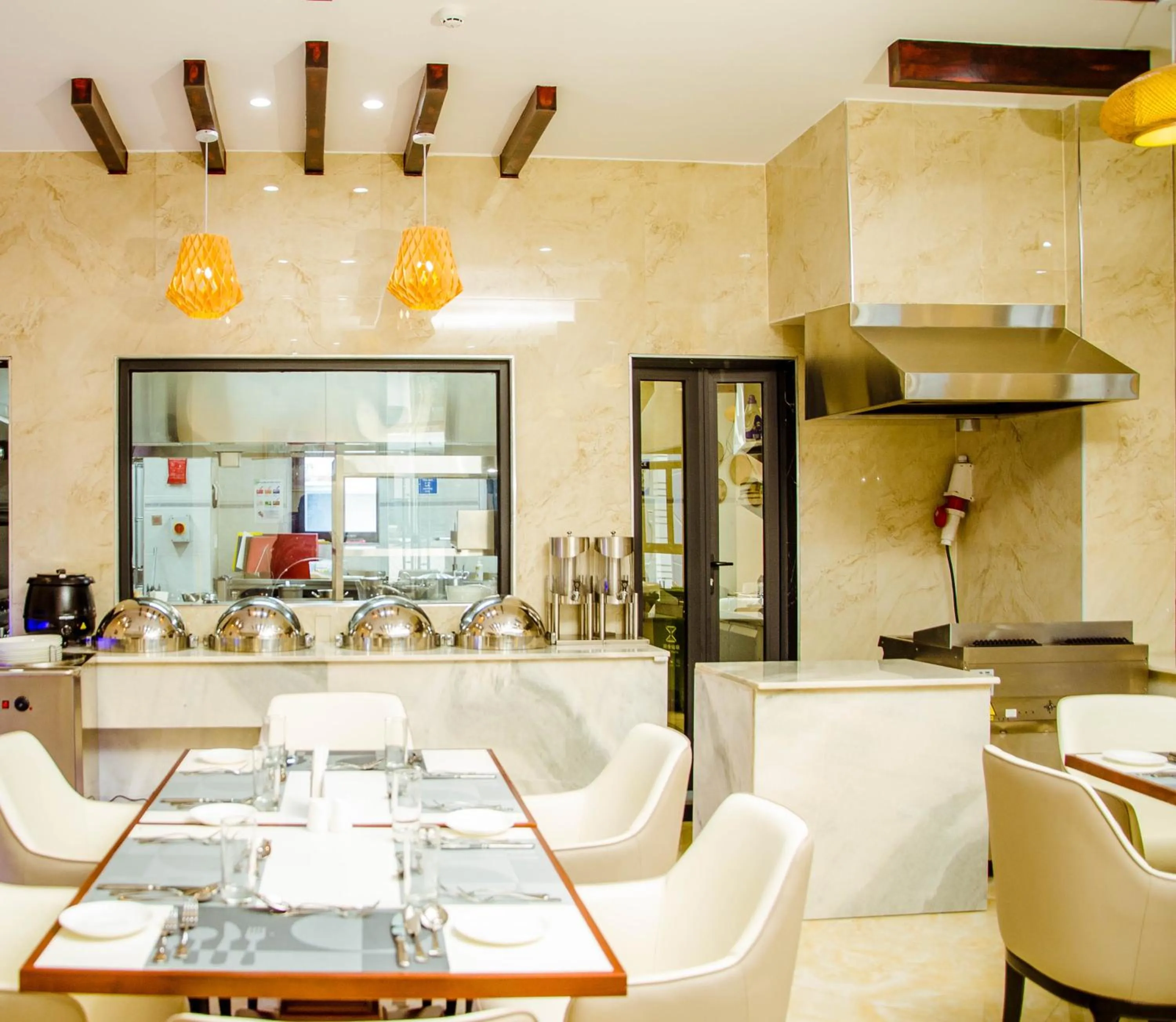 Restaurant/places to eat in Wils Hotel Supreme