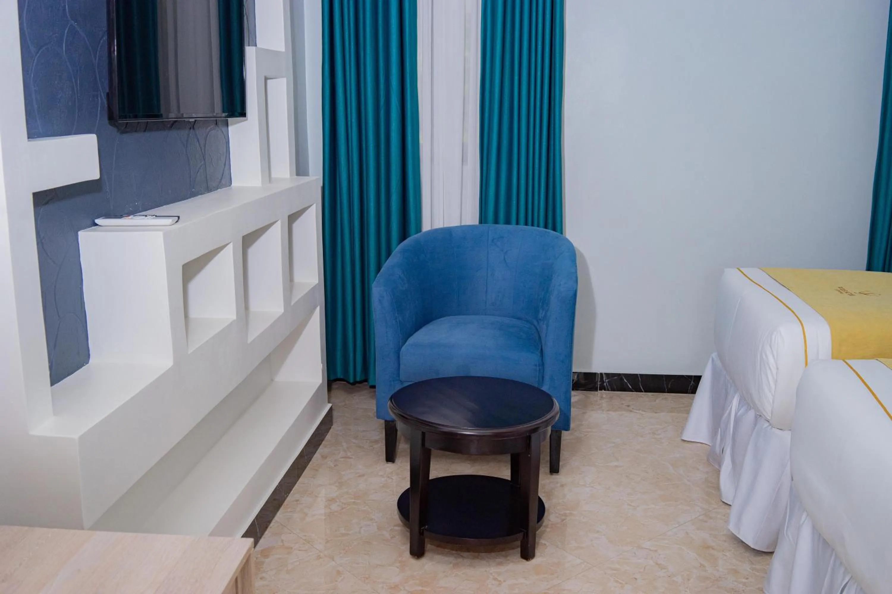 Seating area, Bed in Wils Hotel Supreme