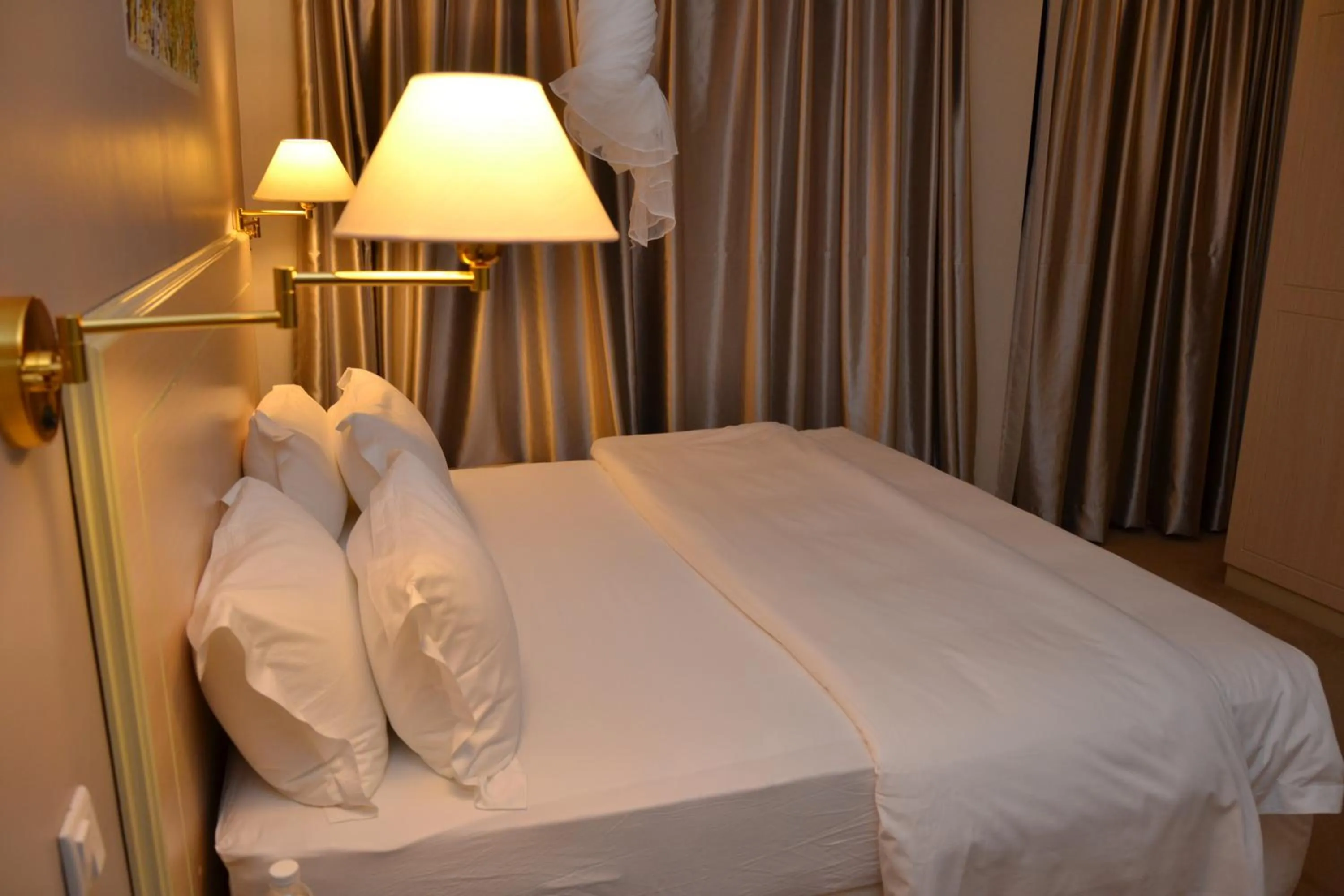 Photo of the whole room, Bed in Gloria Hotel