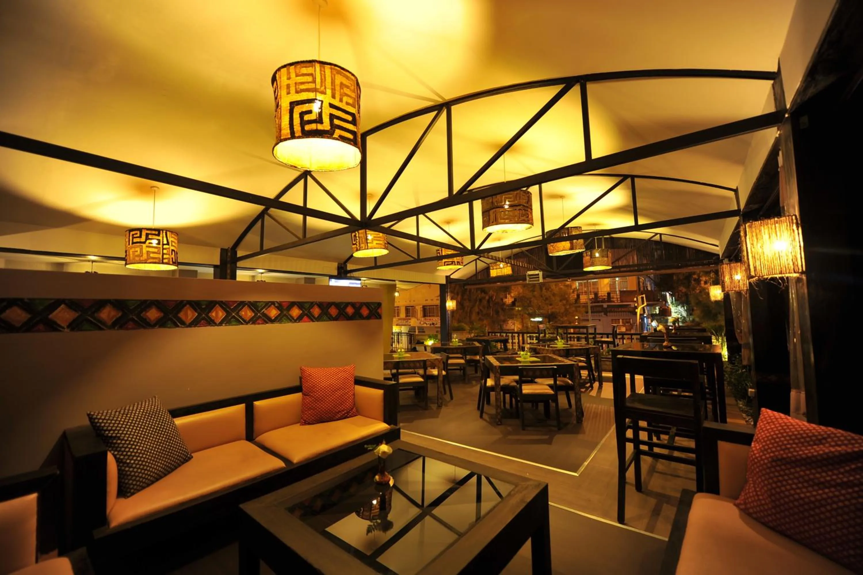 Restaurant/places to eat in Gloria Hotel