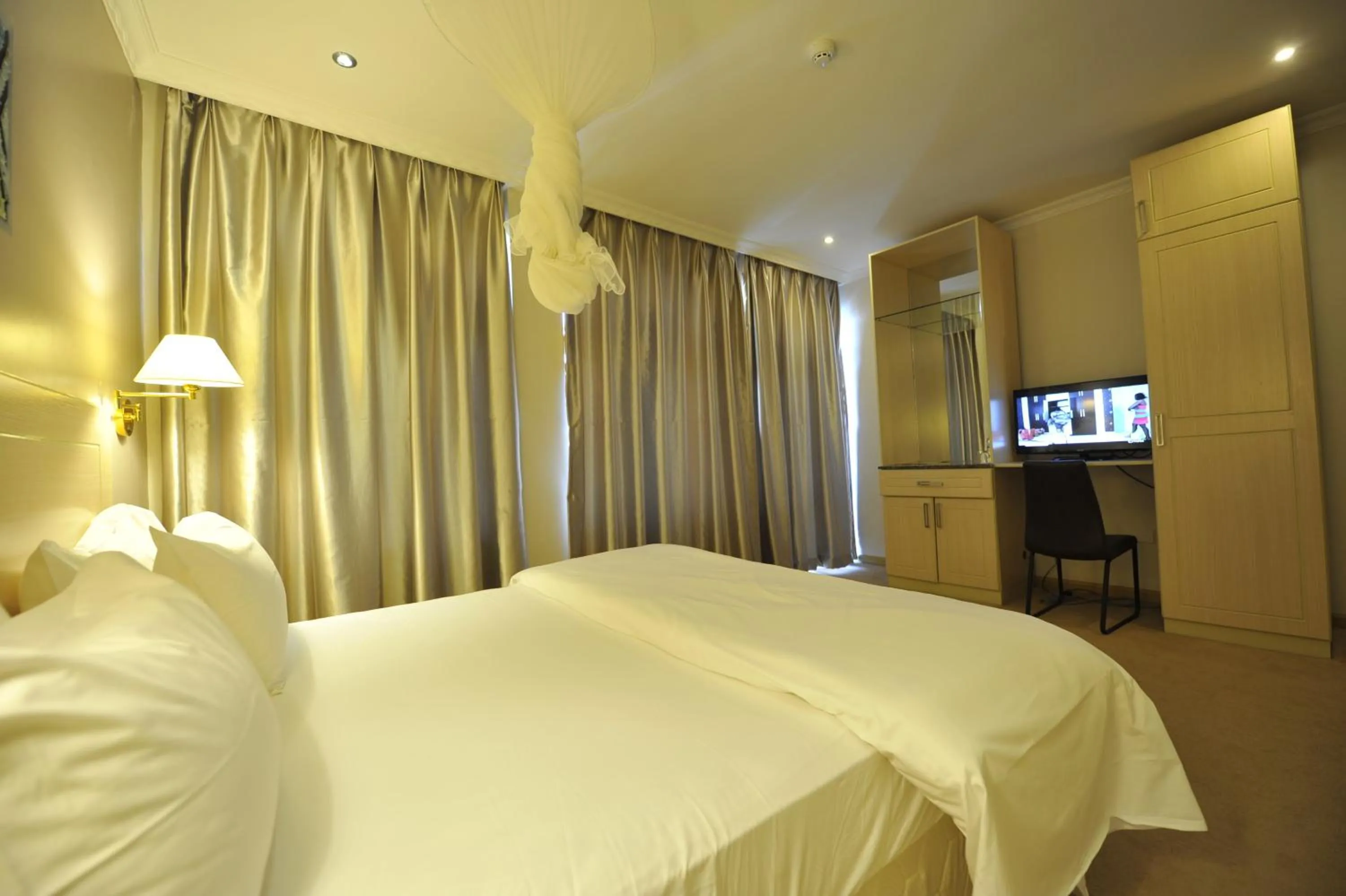 Photo of the whole room, Bed in Gloria Hotel