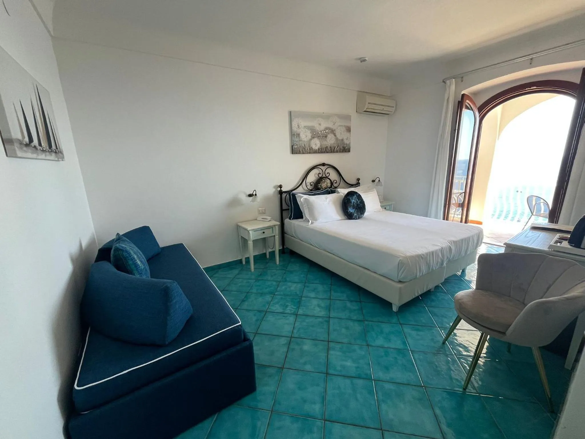 Photo of the whole room, Bed in Hotel Il Gabbiano