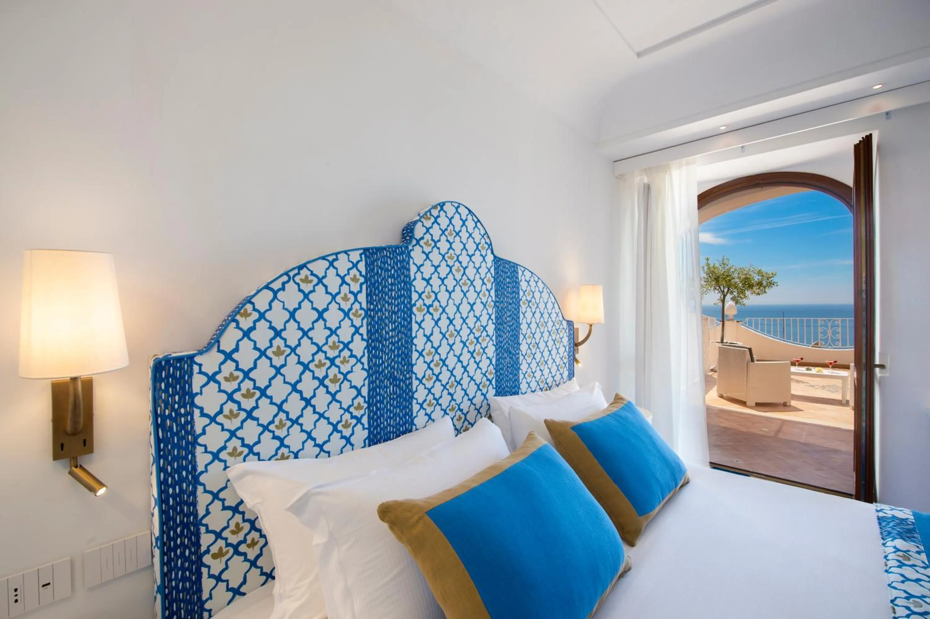 Bed in Hotel Il Gabbiano