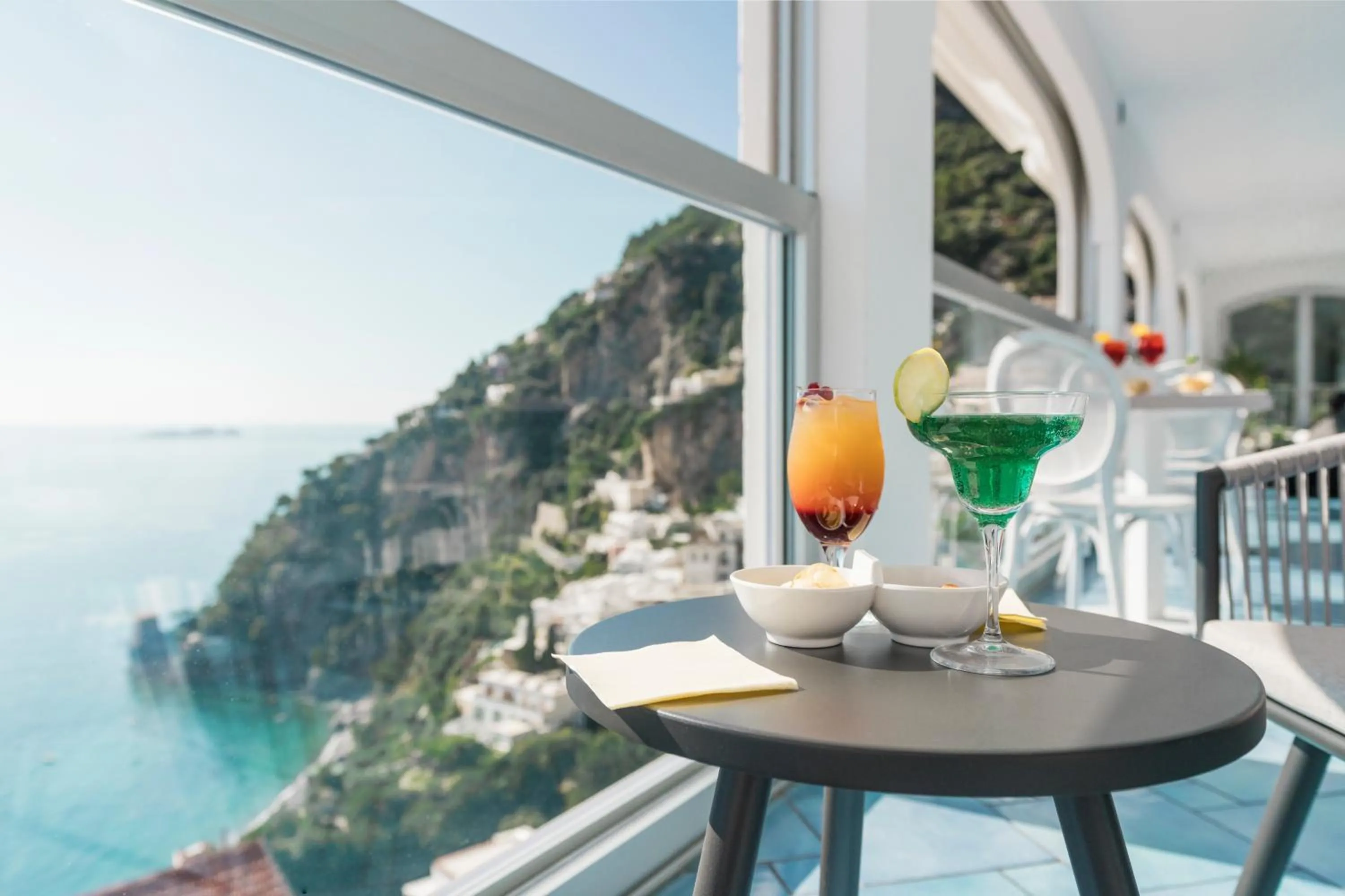 Lounge or bar in Hotel Il Gabbiano