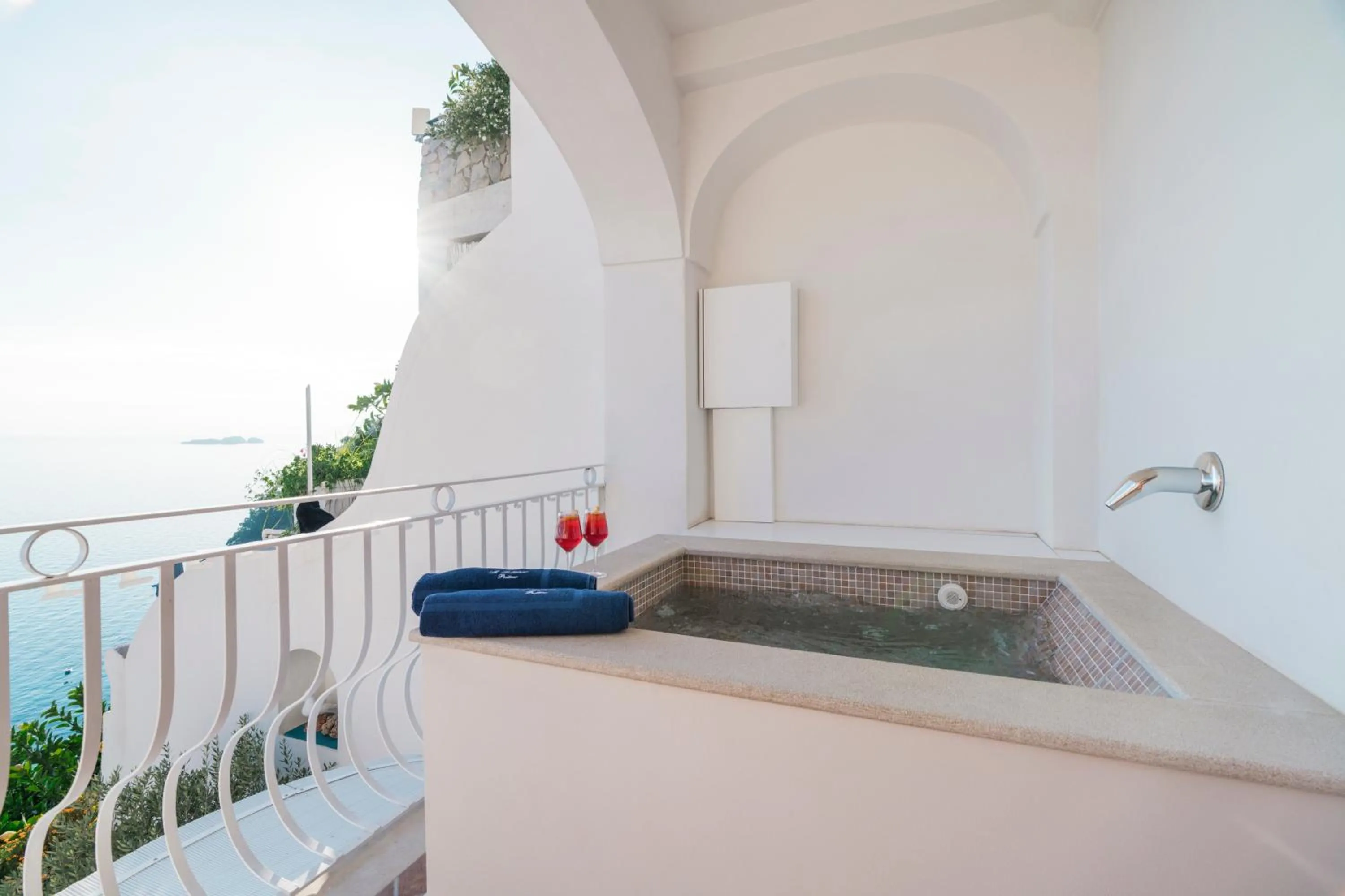 Hot Tub in Hotel Il Gabbiano