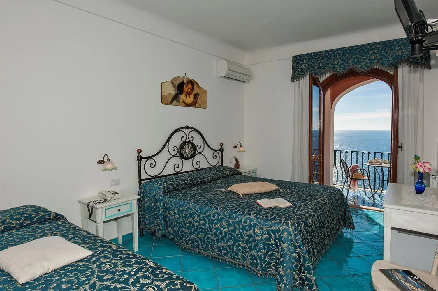 Triple Room with Balcony and Sea View in Hotel Il Gabbiano Triple Room with Balcony and Sea View in Hotel Il Gabbiano
