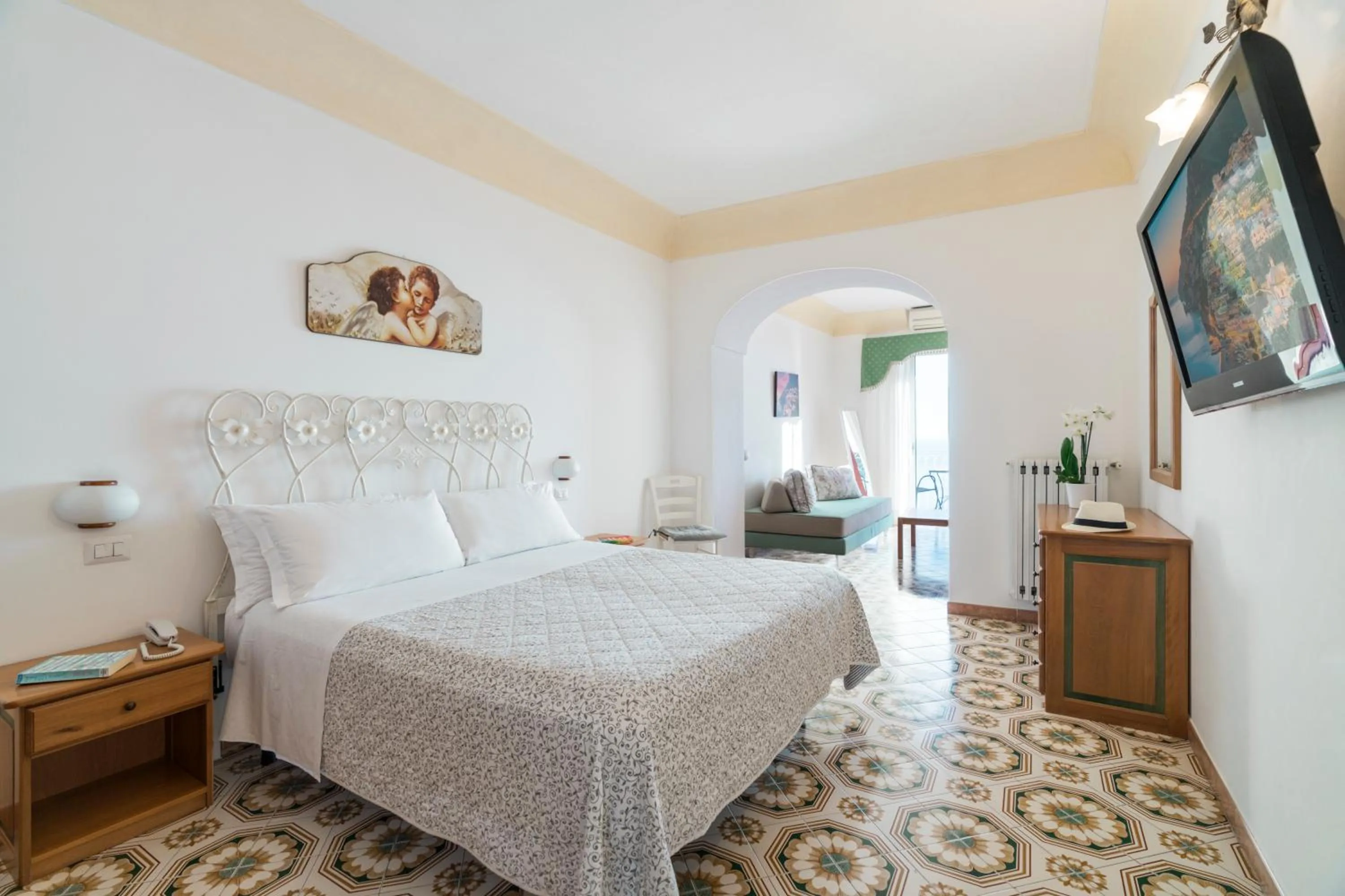 Bed in Hotel Il Gabbiano