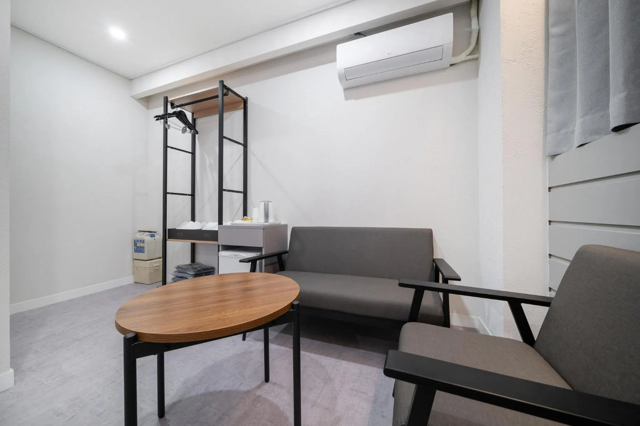 Living room in Alma Hotel