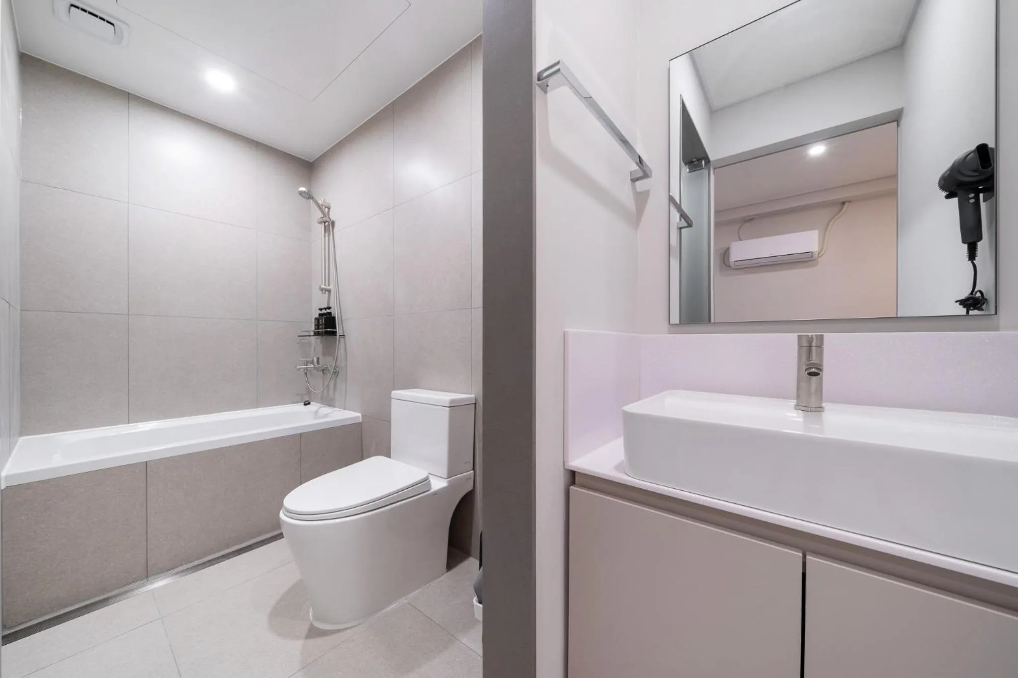 Shower in Alma Hotel