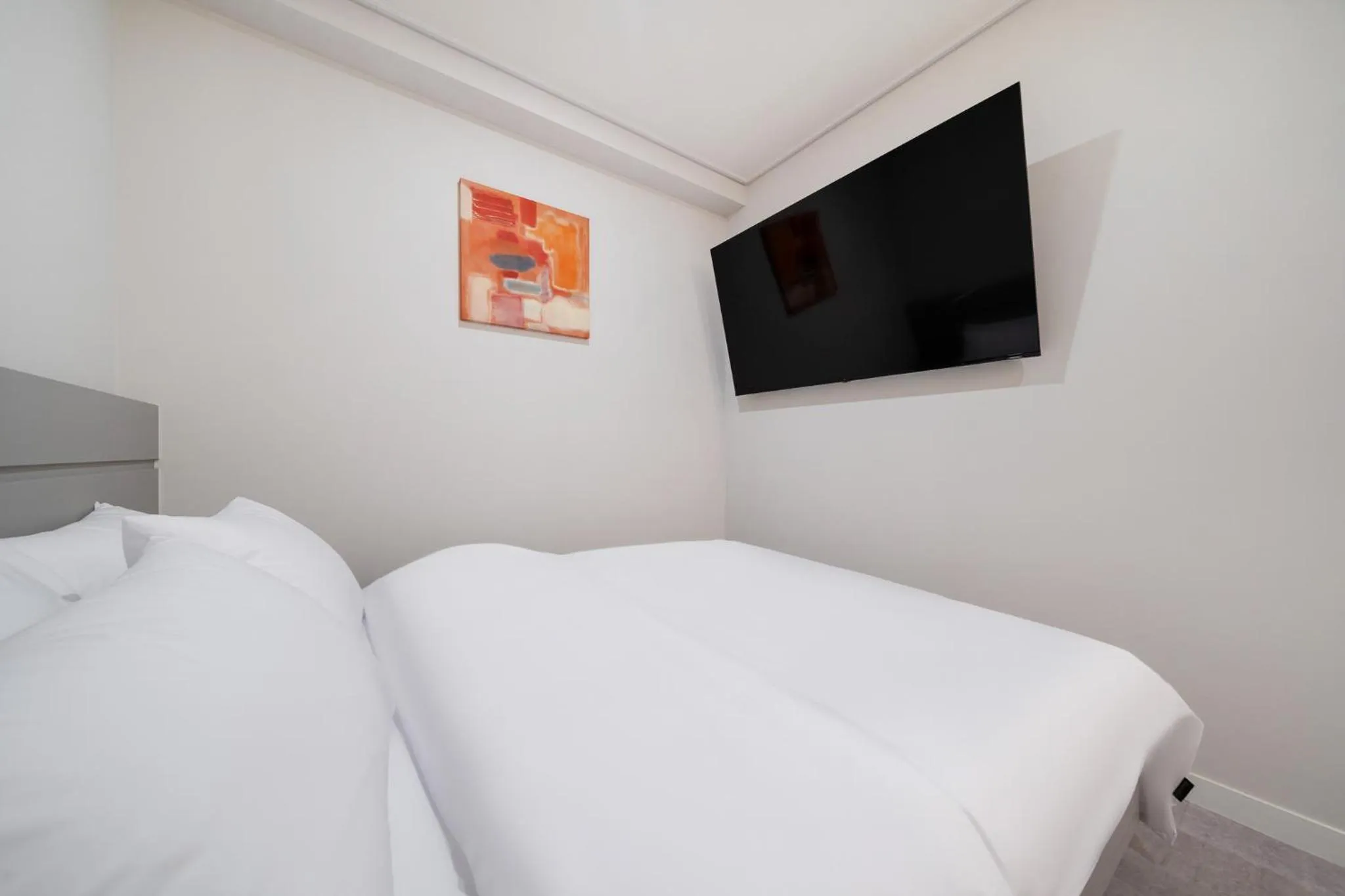 Bedroom, Bed in Alma Hotel