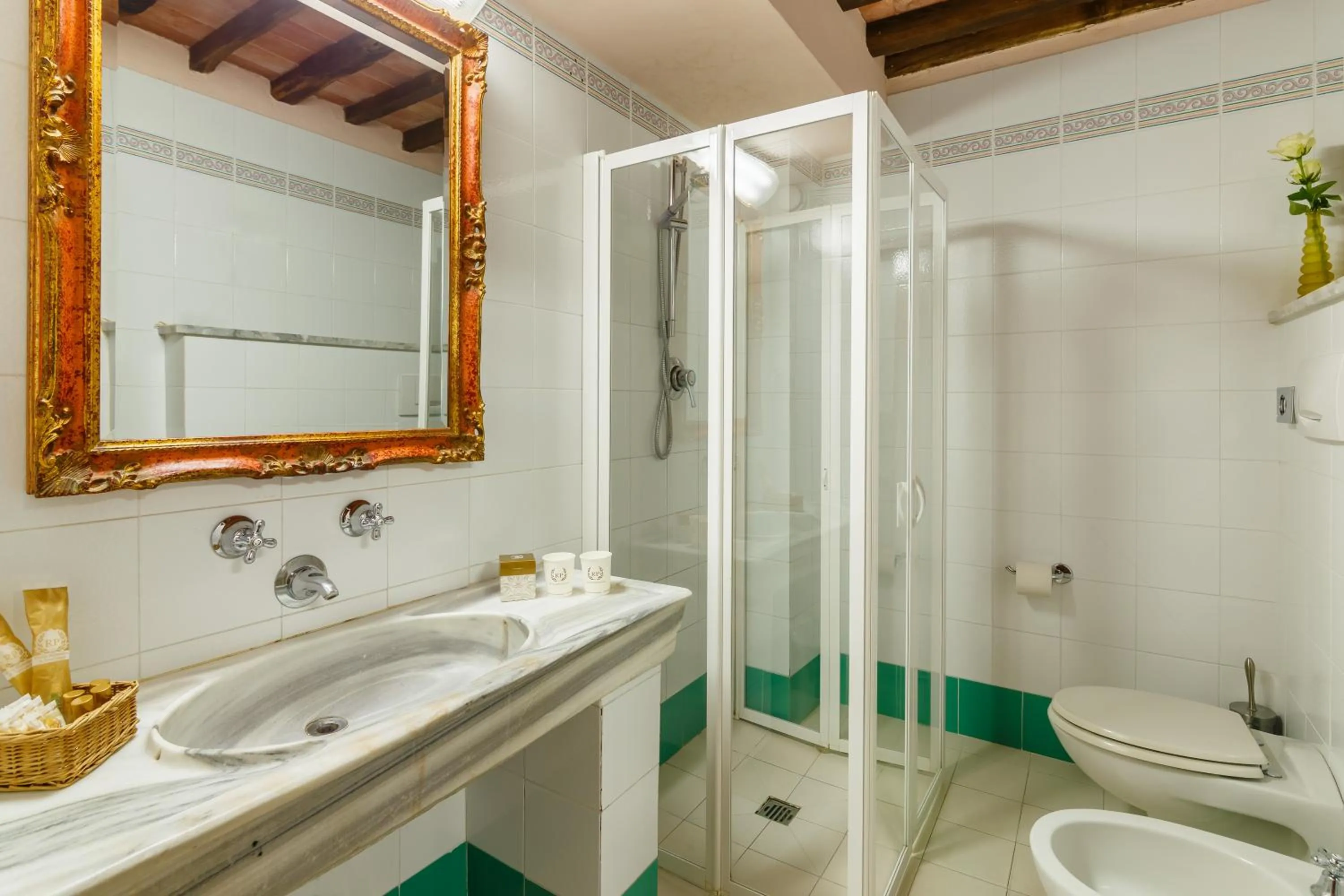 Shower in Villaggio Albergo San Lorenzo e Santa Caterina