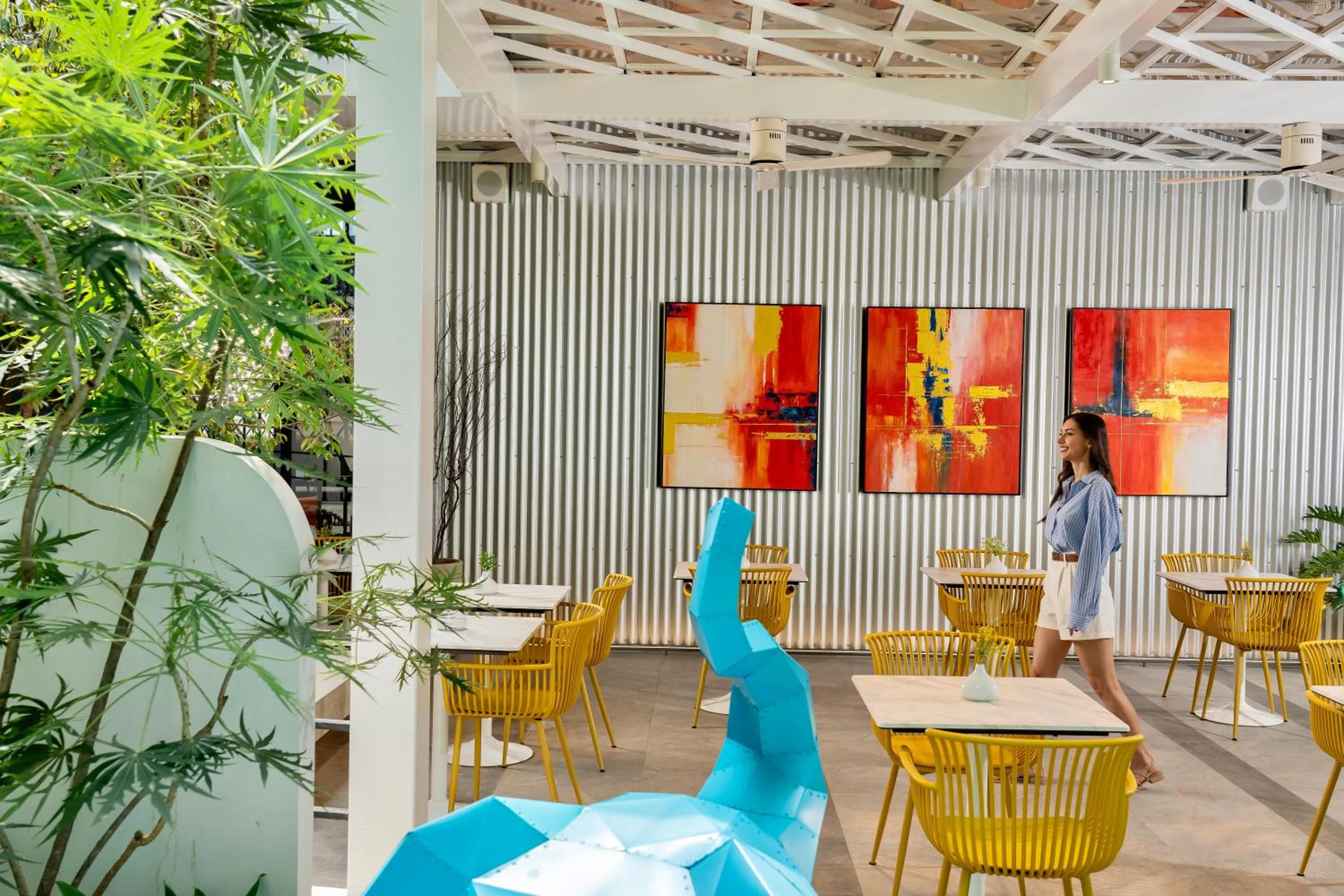 Restaurant/places to eat in Hotel Bangkokian