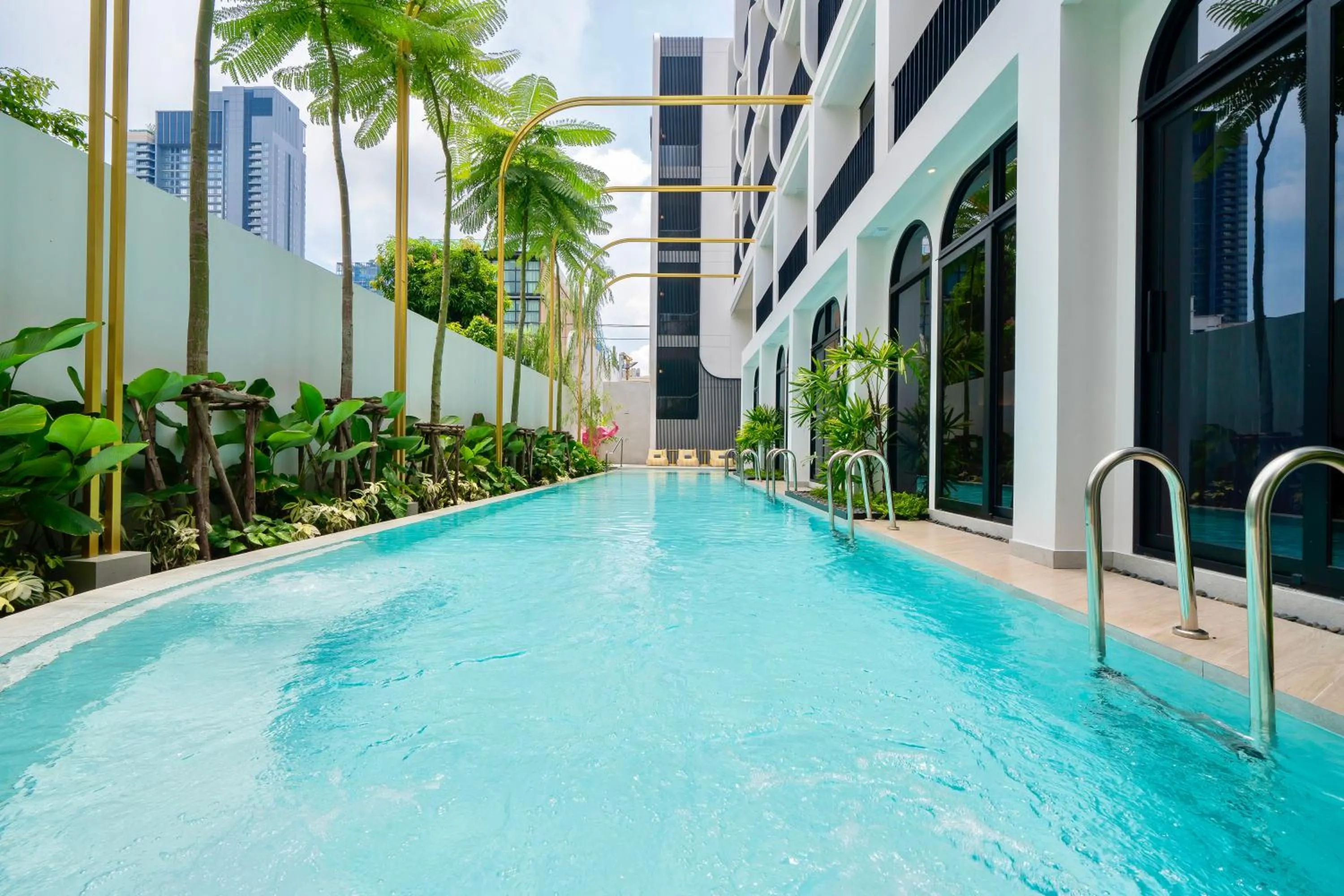 Swimming pool in Hotel Bangkokian
