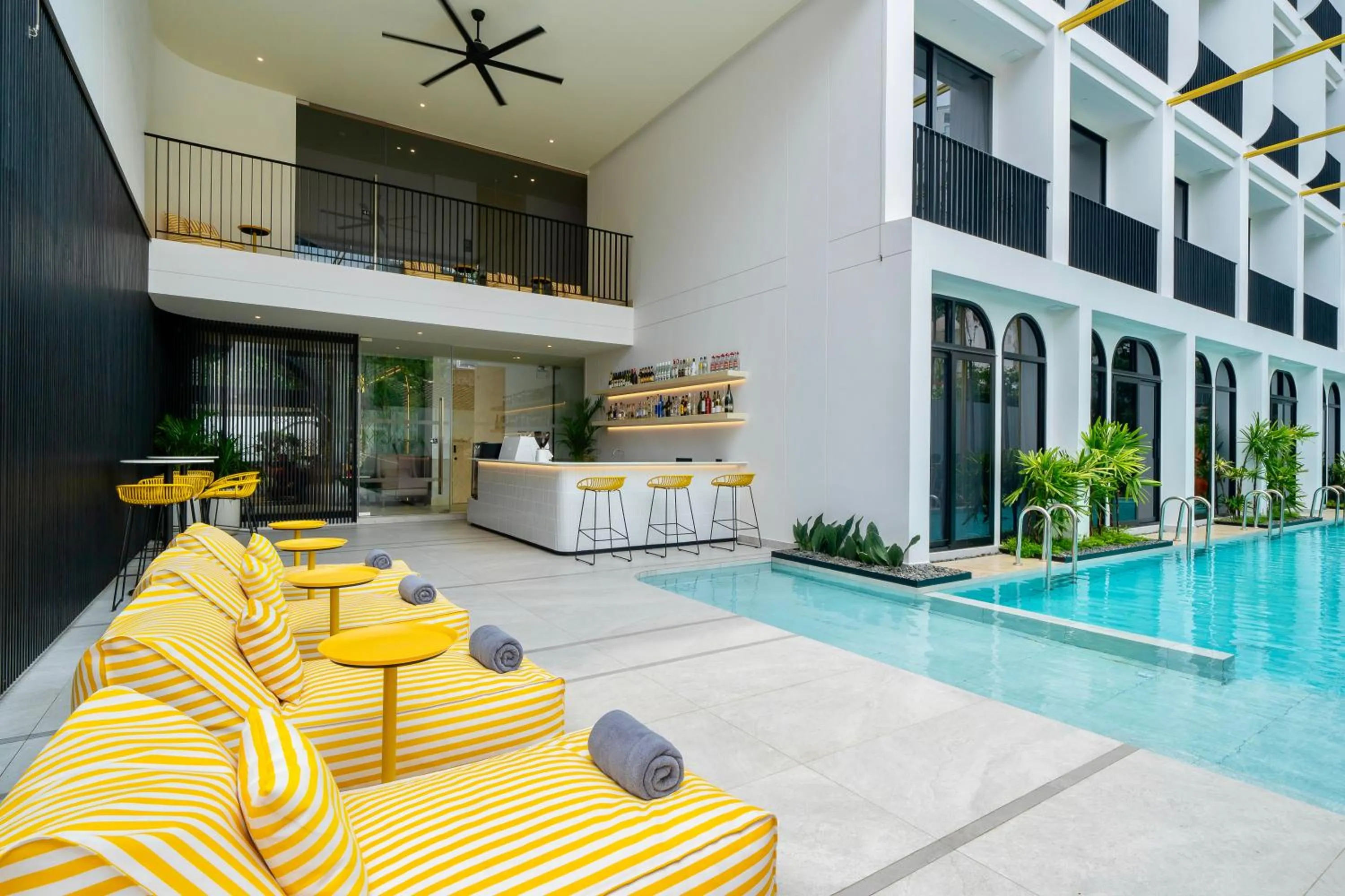 Swimming pool in Hotel Bangkokian