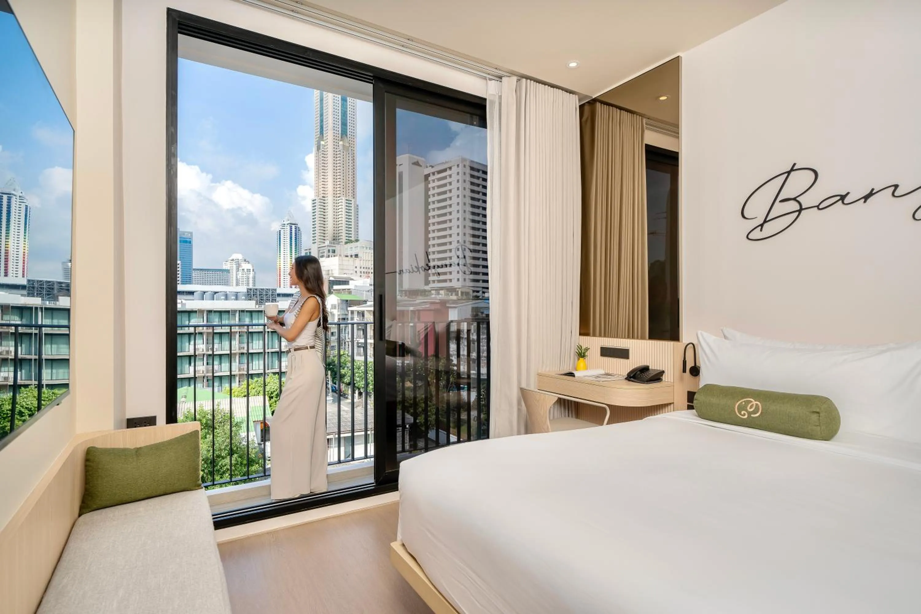 Balcony/Terrace, Bed in Hotel Bangkokian