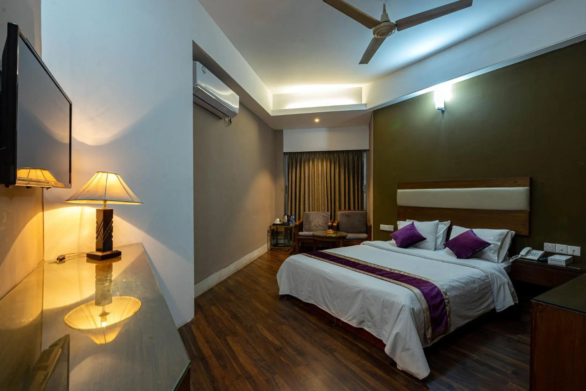 View (from property/room), Bed in Hotel Ashrafee