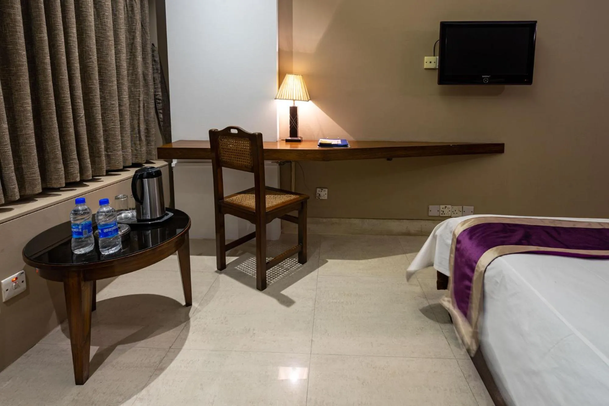 Living room, Bed in Hotel Ashrafee