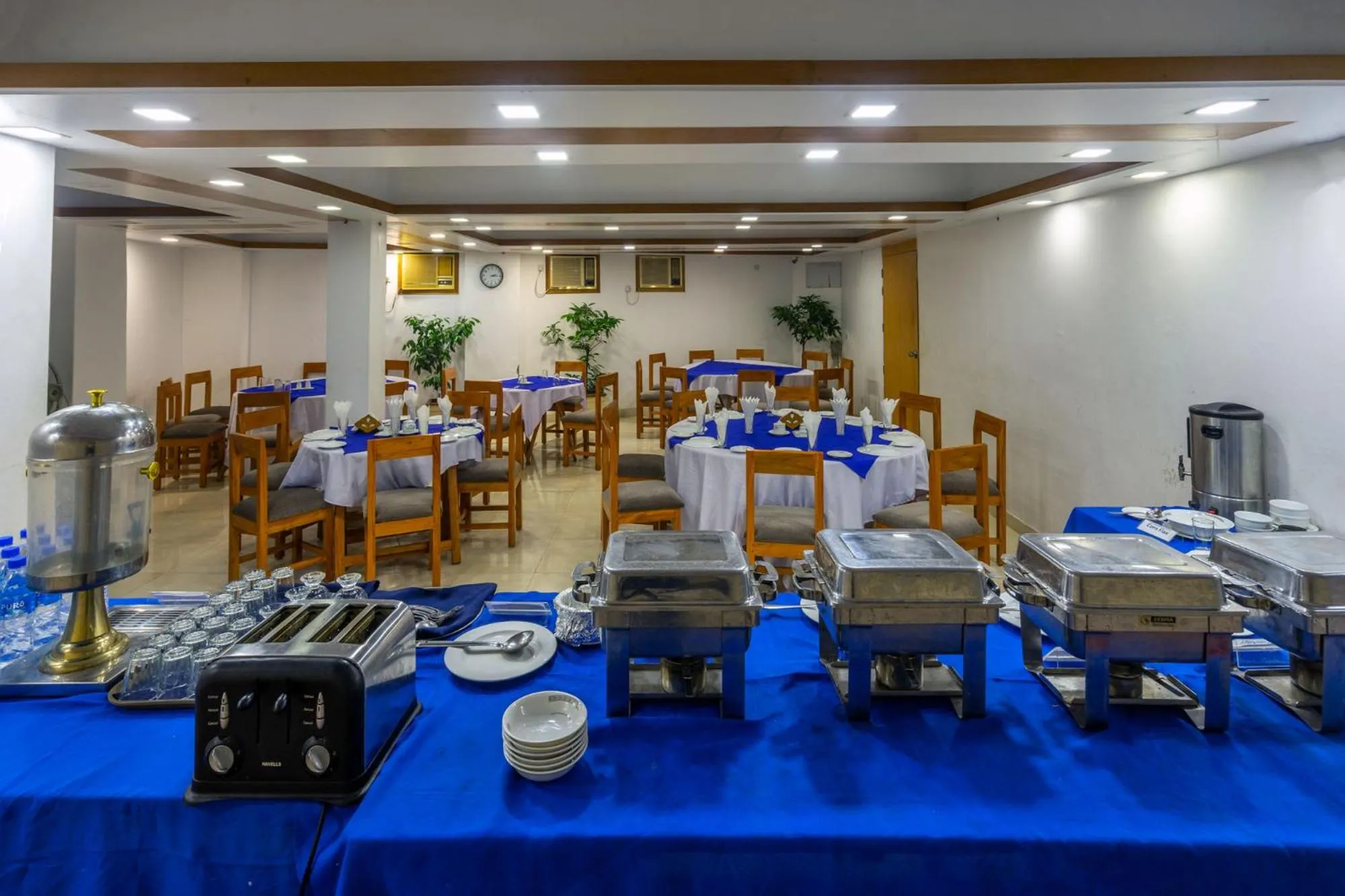 Restaurant/places to eat in Hotel Ashrafee