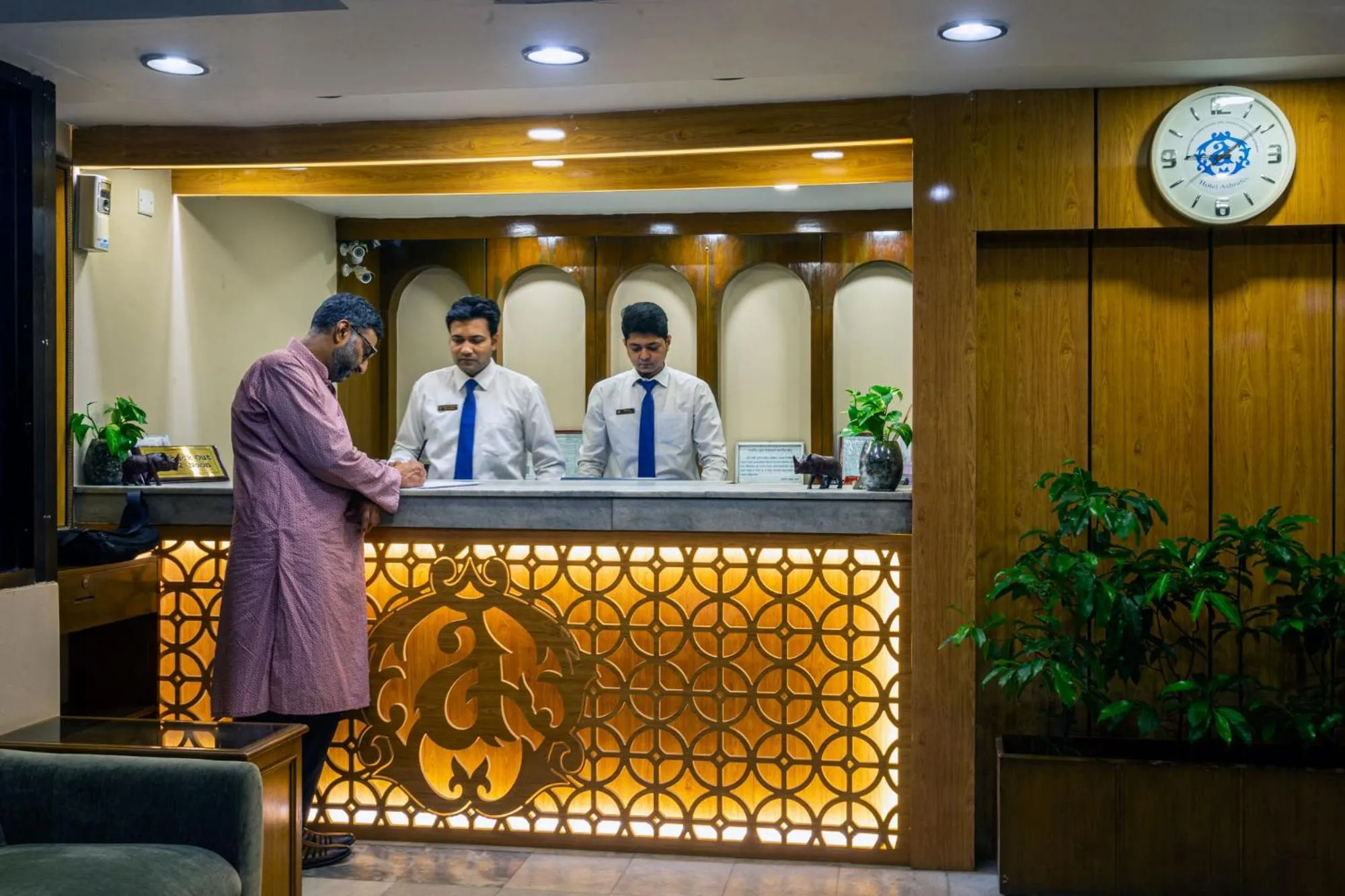 People in Hotel Ashrafee