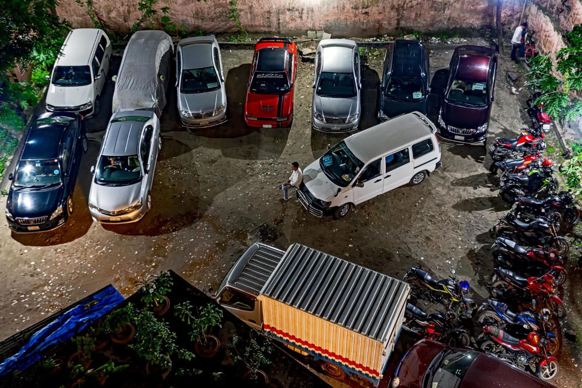 Parking in Hotel Ashrafee