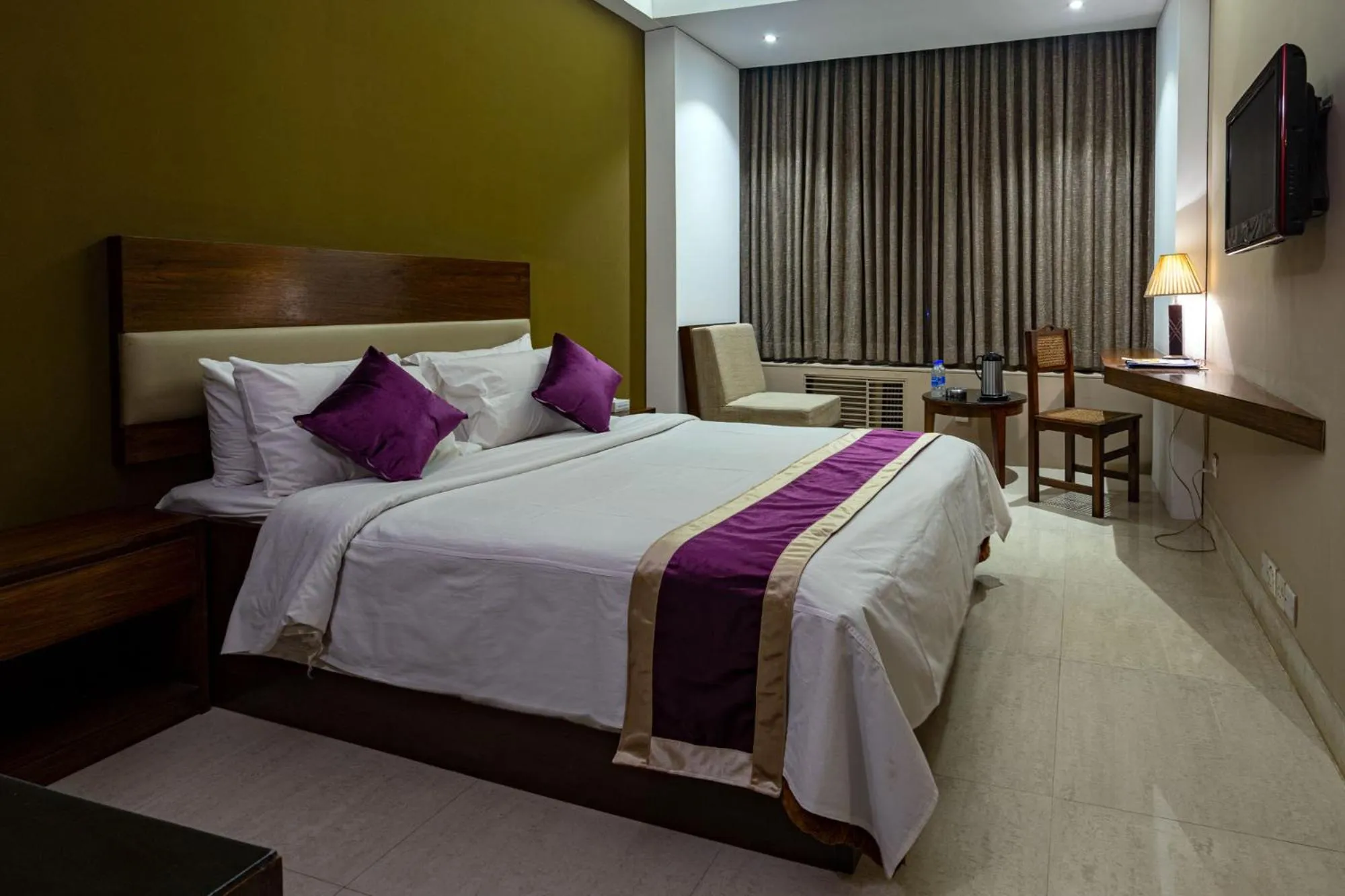 Bedroom, Bed in Hotel Ashrafee