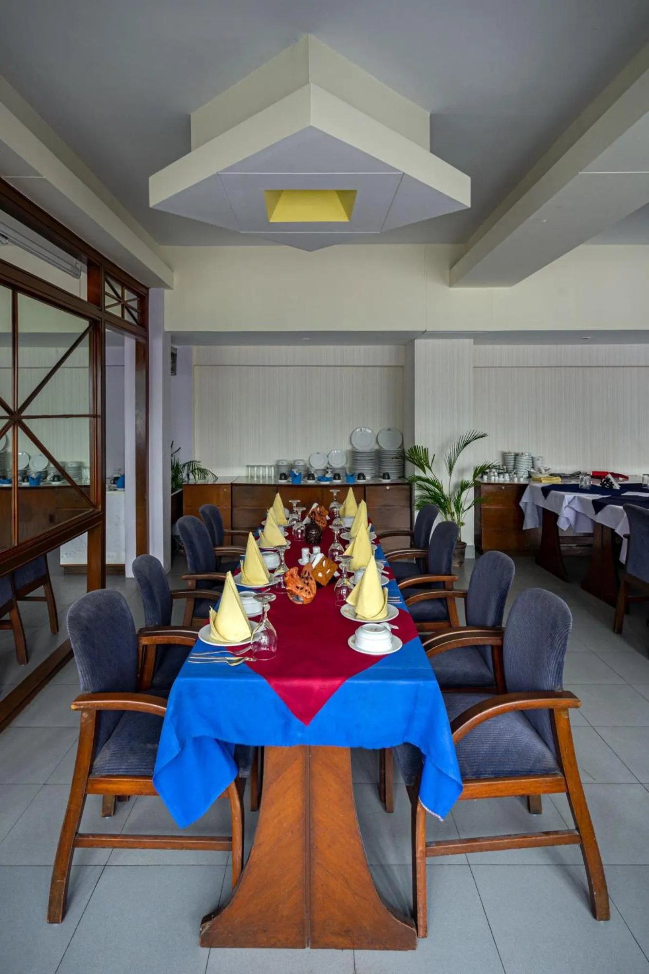 Restaurant/places to eat in Hotel Ashrafee