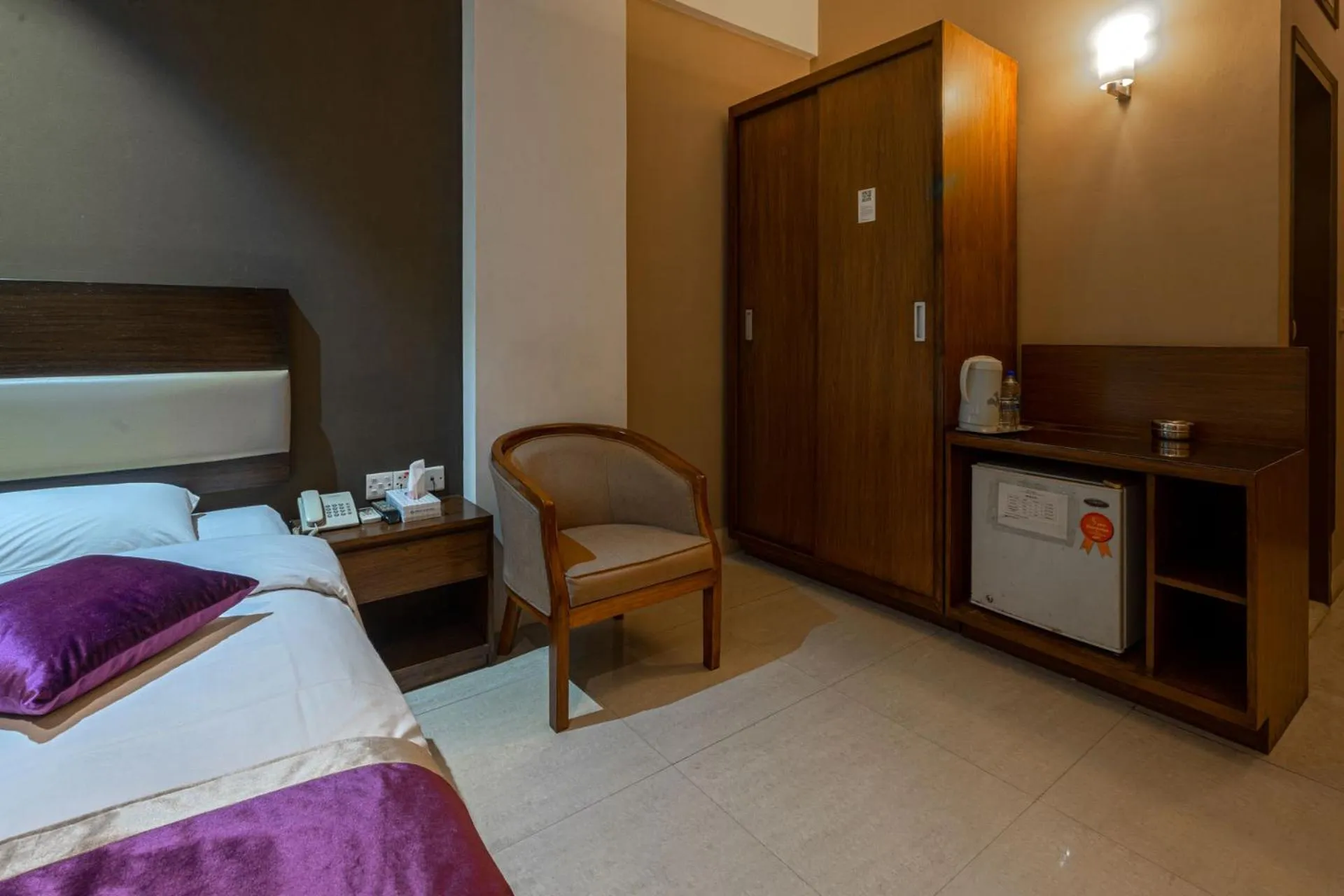 Balcony/Terrace, Bed in Hotel Ashrafee