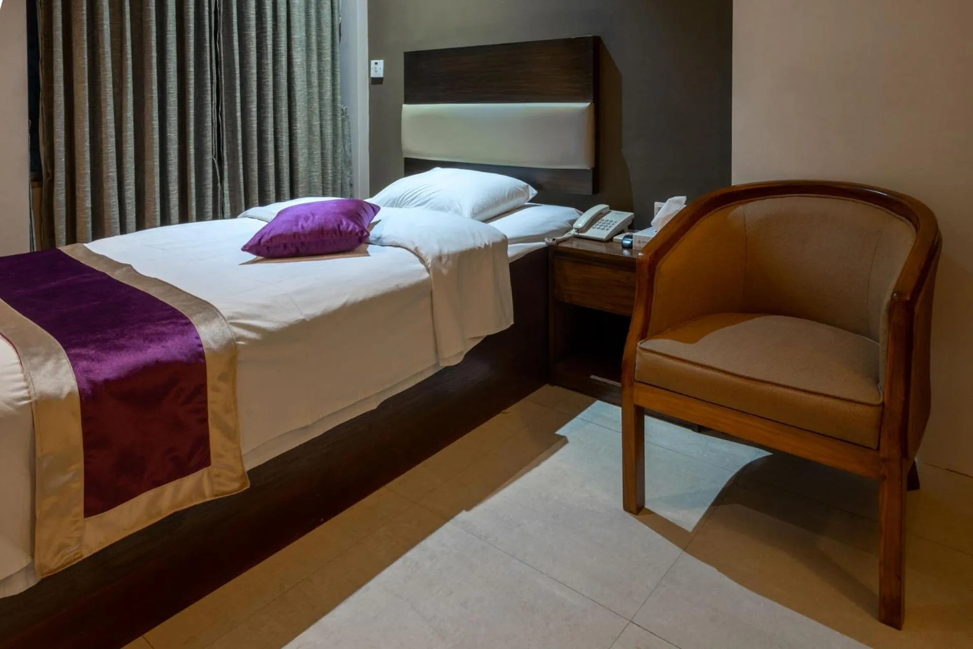 Photo of the whole room, Bed in Hotel Ashrafee