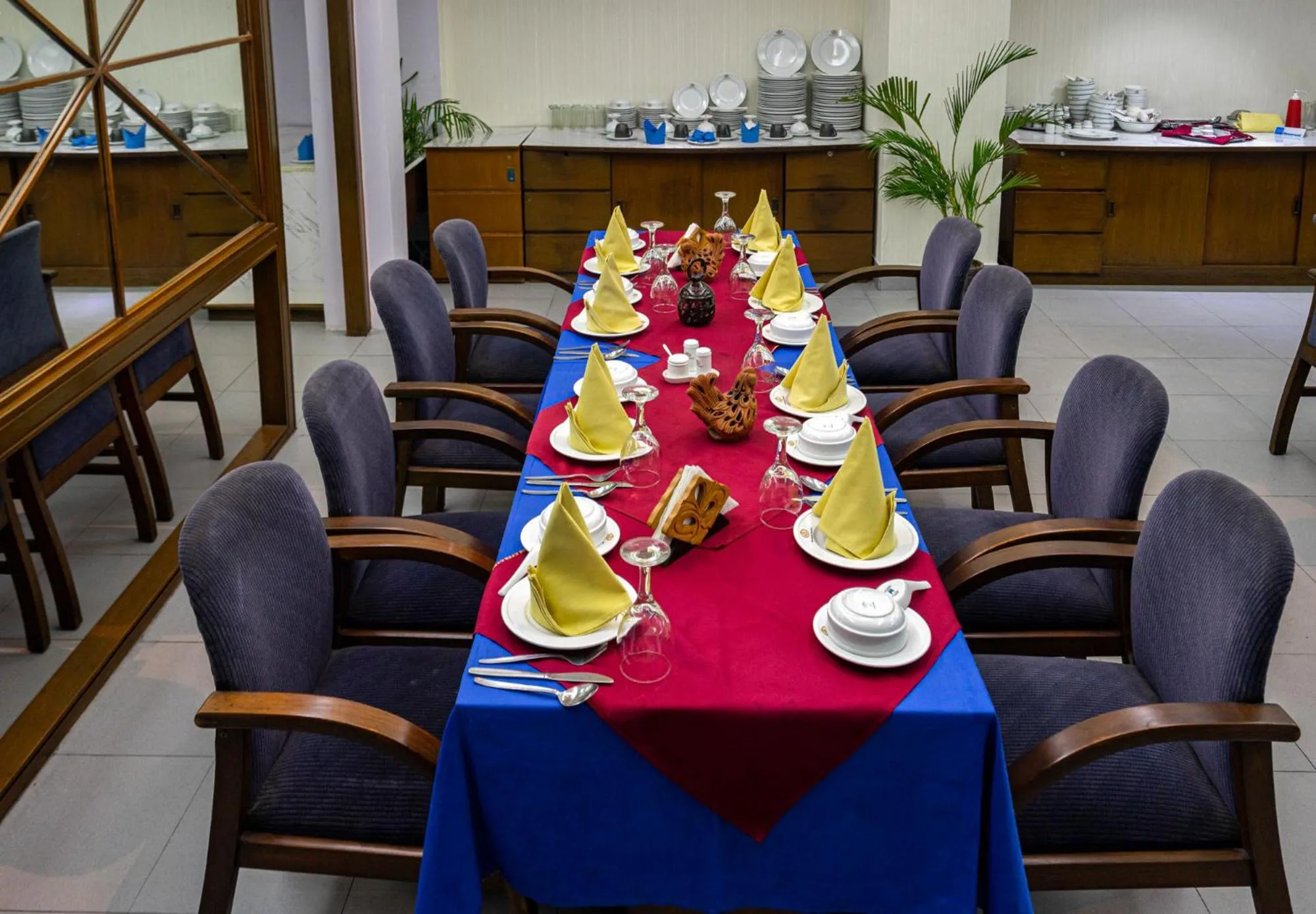 Restaurant/places to eat in Hotel Ashrafee