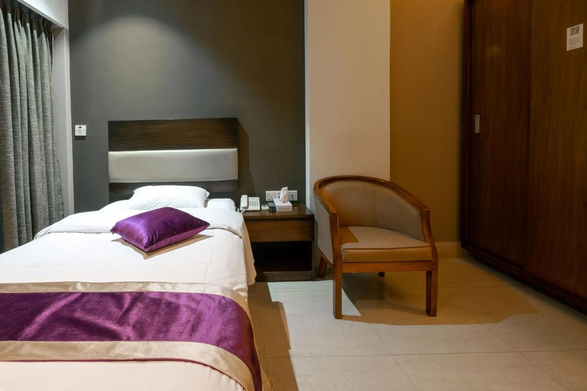 Bed in Hotel Ashrafee