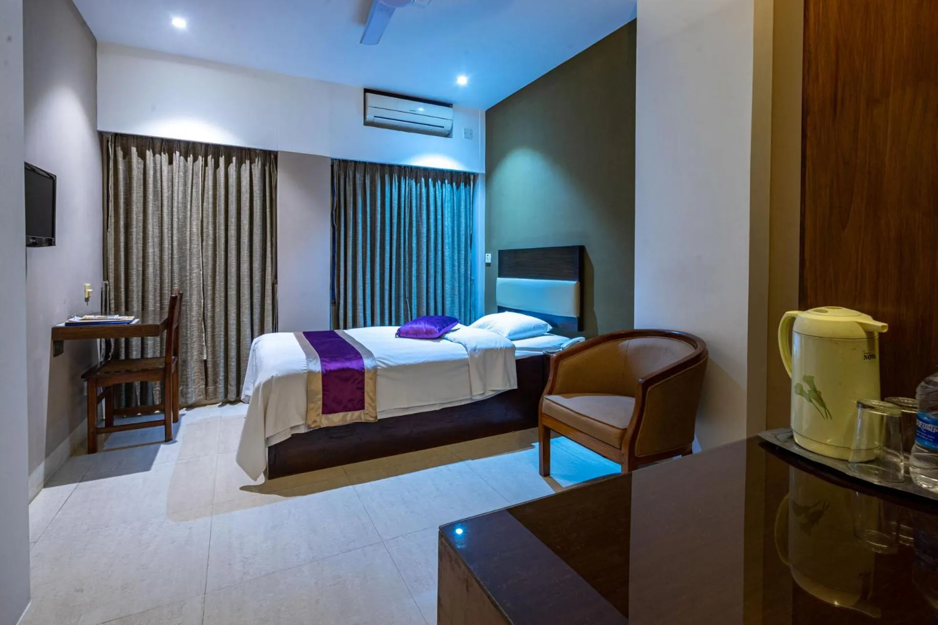 Bed in Hotel Ashrafee