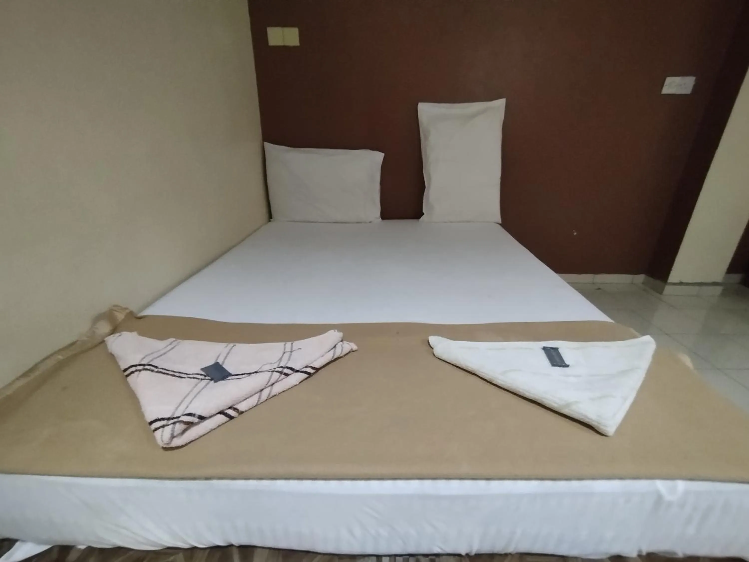 Bed in Sentosa Villa Hotel