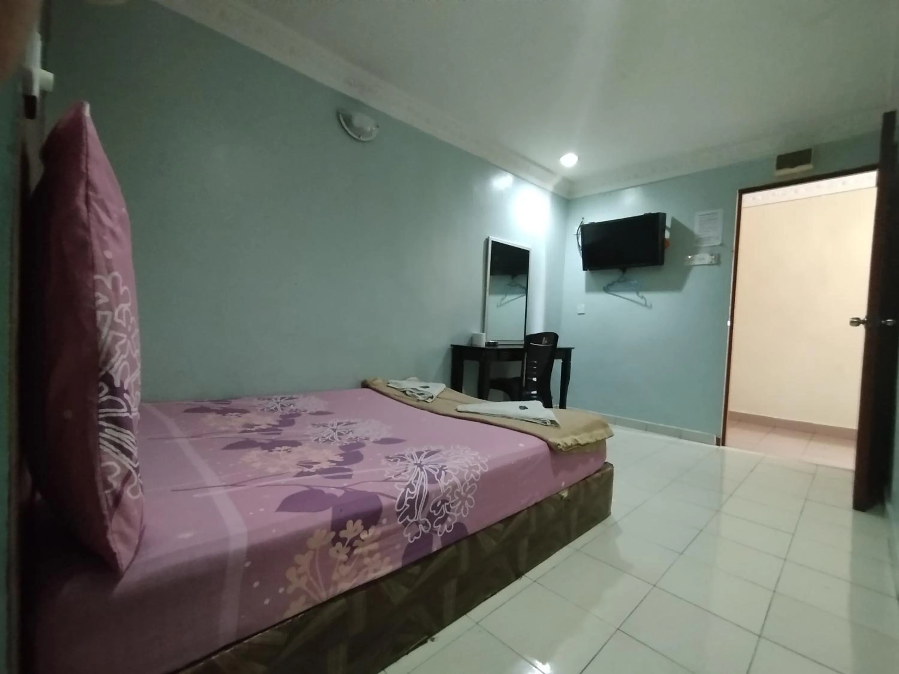 Bed in Sentosa Villa Hotel