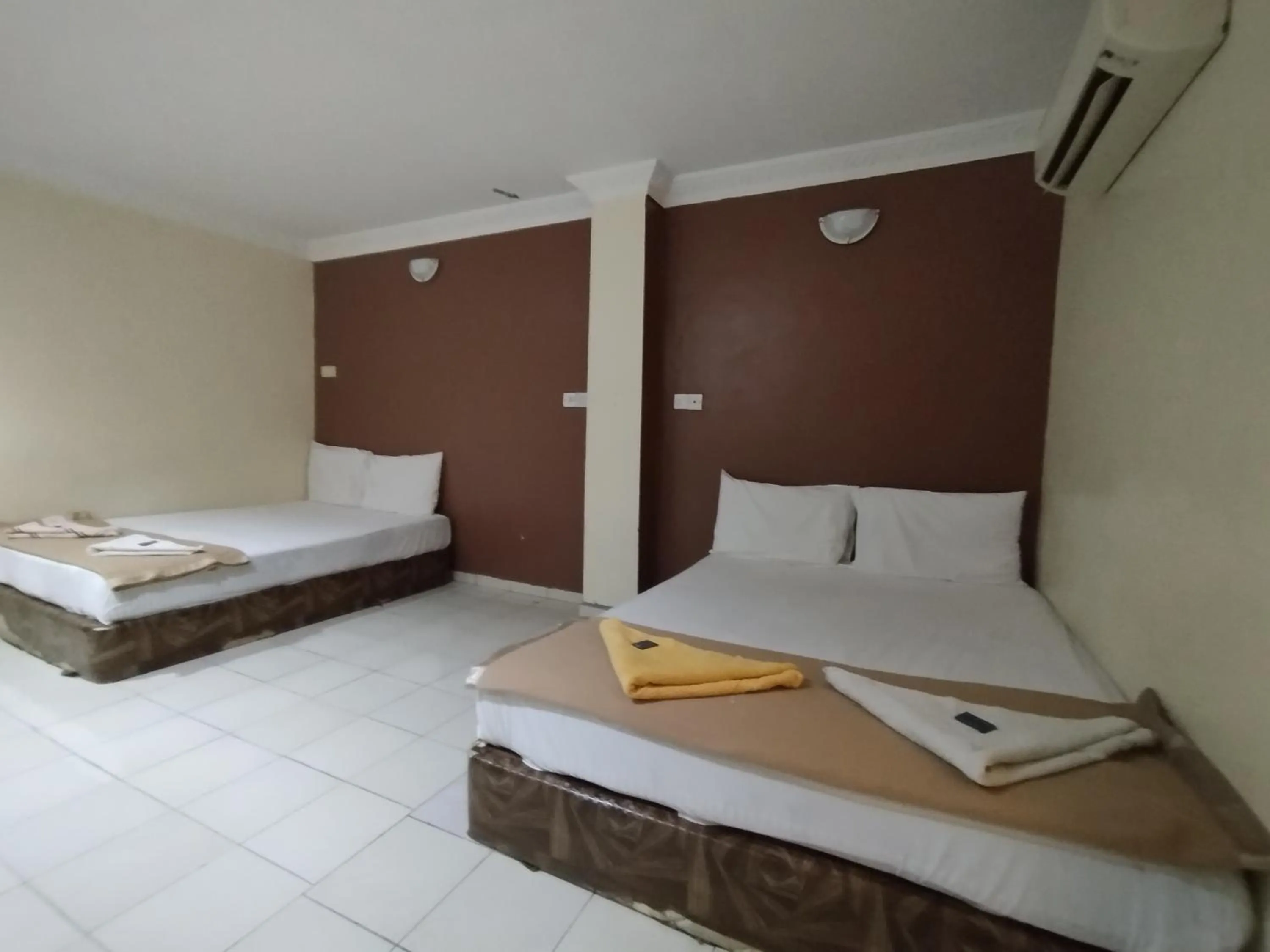 Bed in Sentosa Villa Hotel