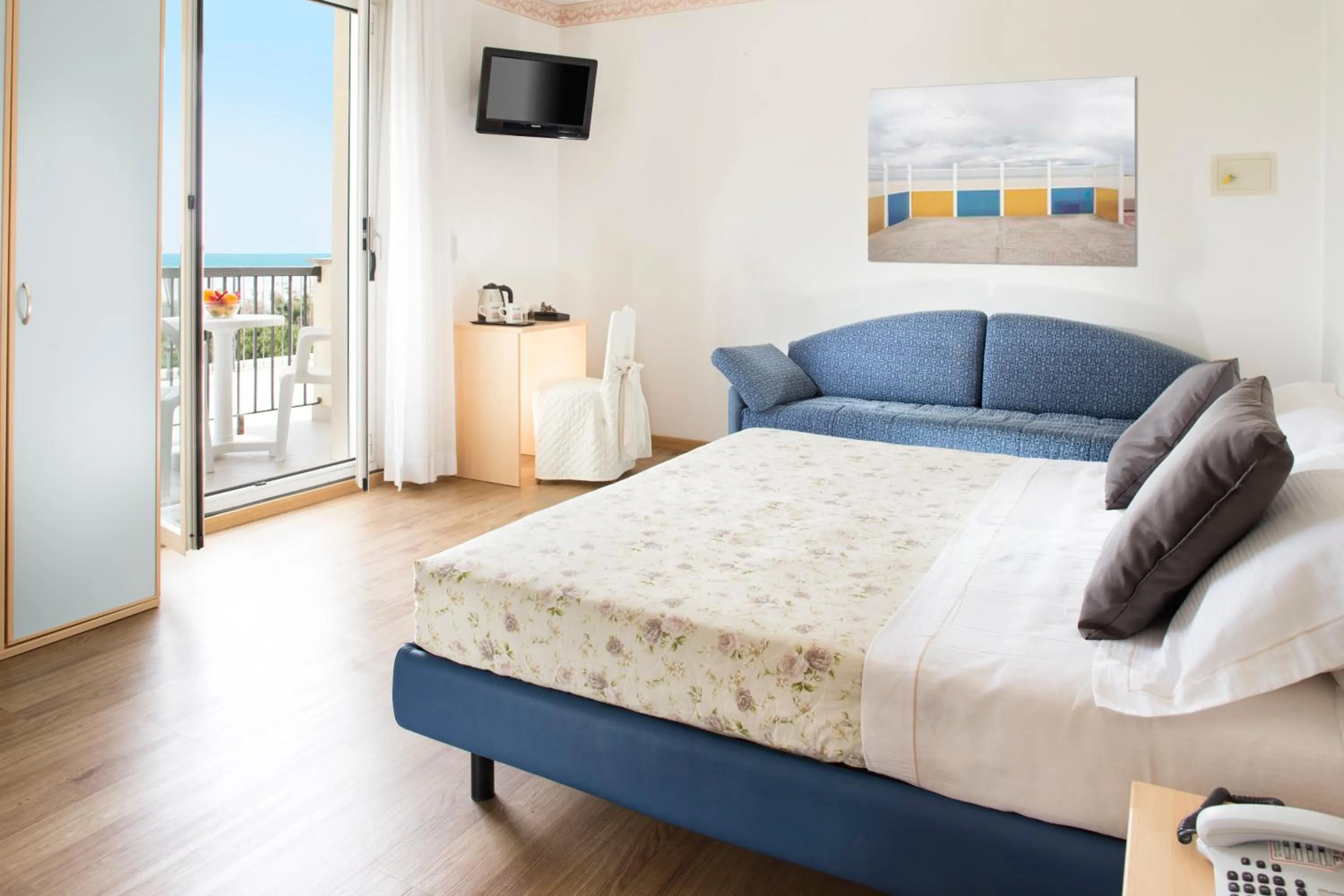 Photo of the whole room in Hotel Tulipe Nazionale