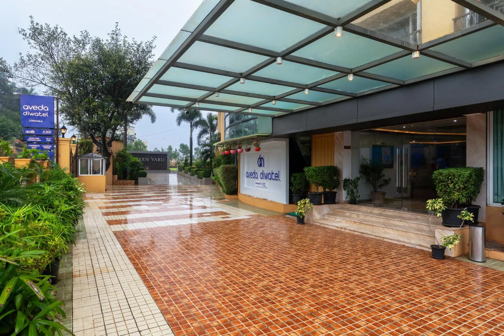 Facade/entrance in Aveda Diwatel